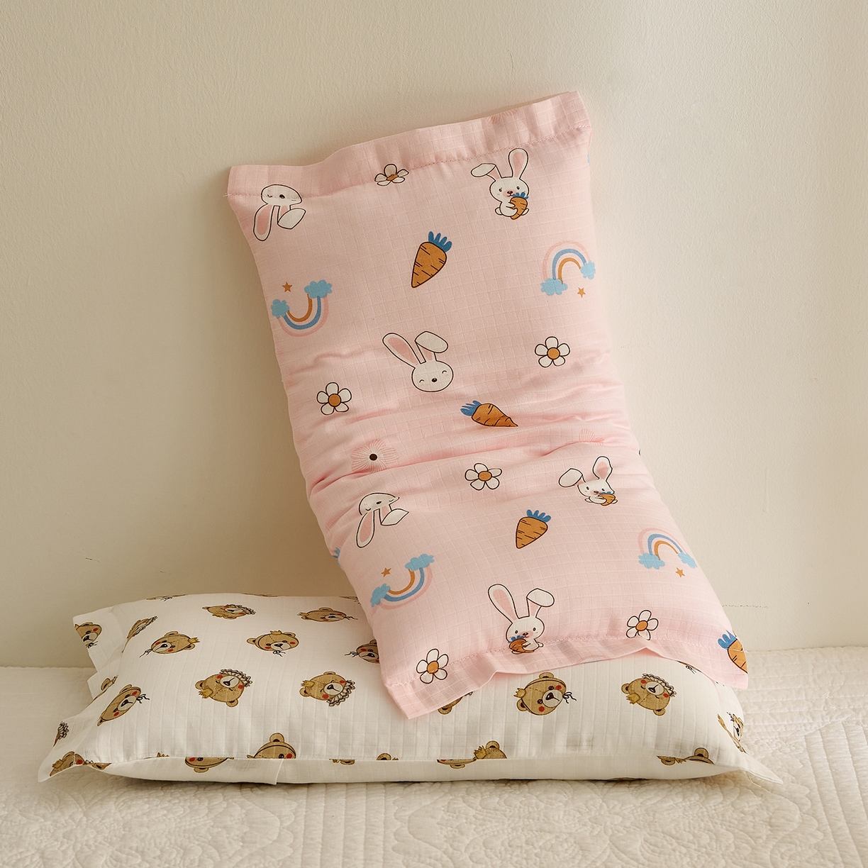 91家纺网 家纺一手货源 找家纺 乐可 2025新款双层纱儿童定型枕套 TC2萝卜兔粉