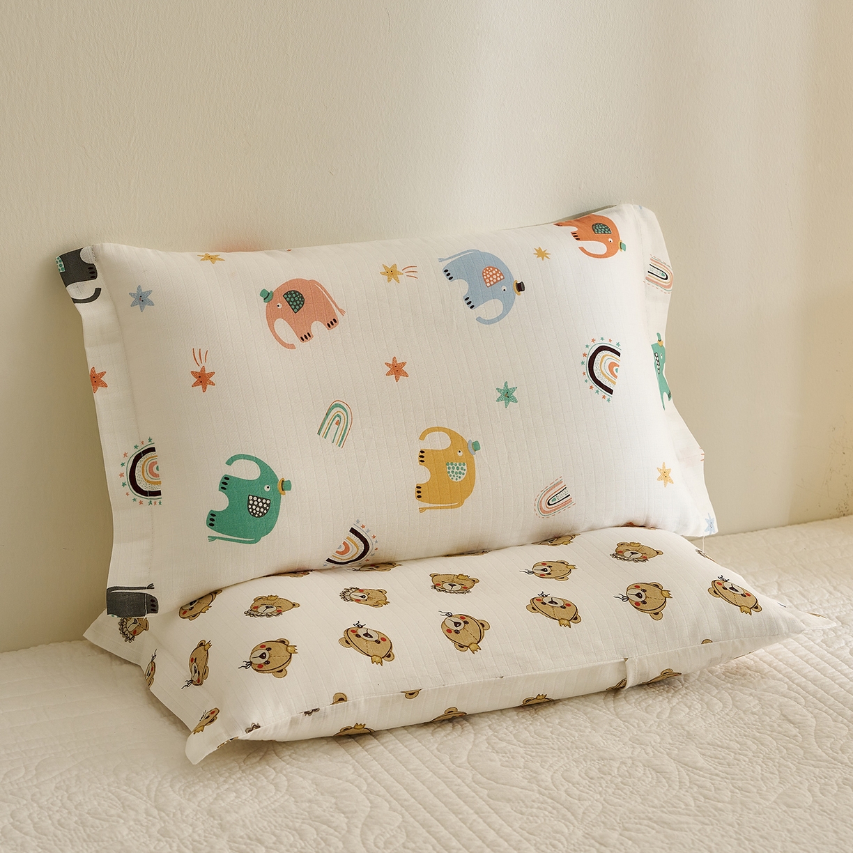 91家纺网 家纺一手货源 找家纺 乐可 2025新款双层纱儿童定型枕套 TC2礼帽小象白