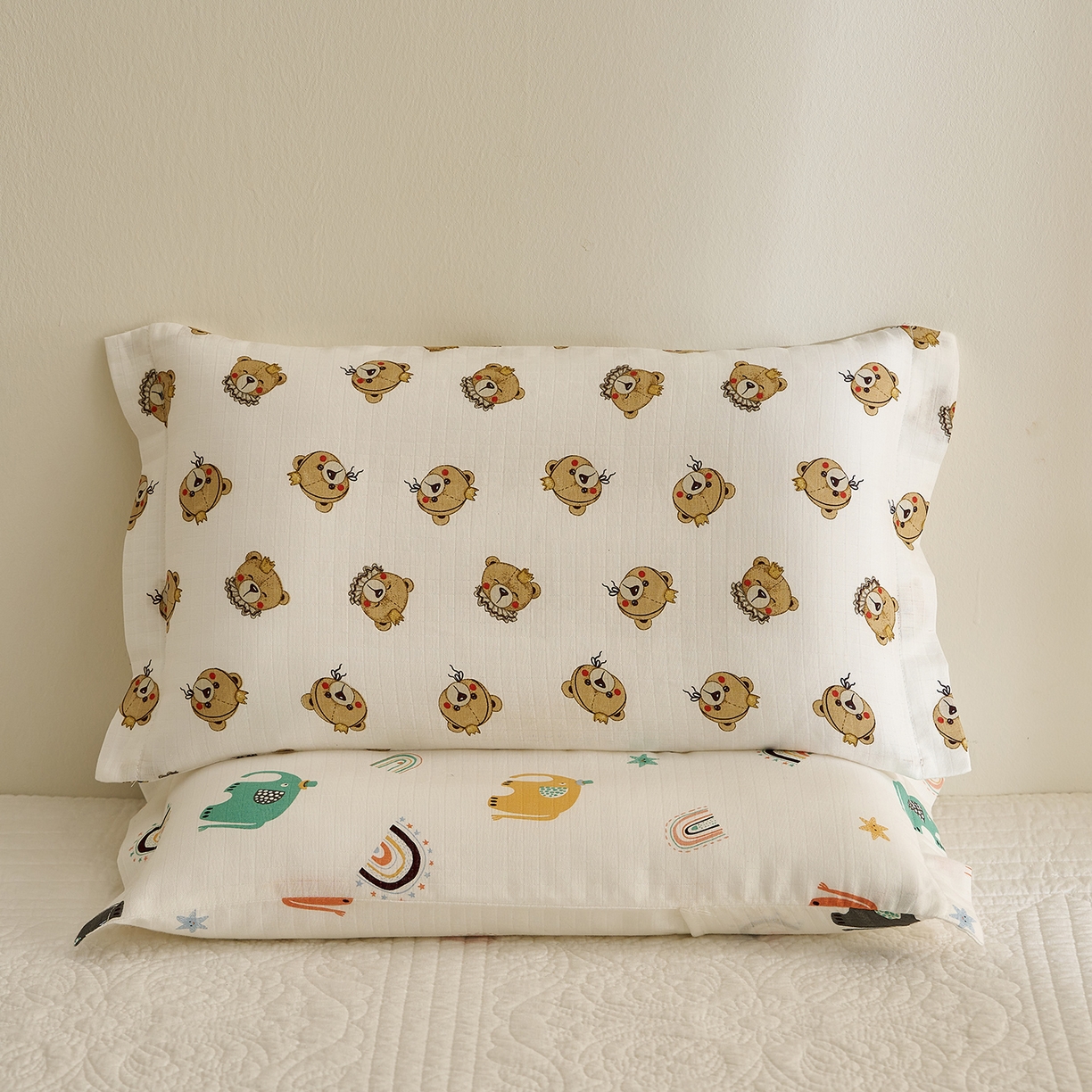 91家纺网 家纺一手货源 找家纺 乐可 2025新款双层纱儿童定型枕套 TC2小熊王子白