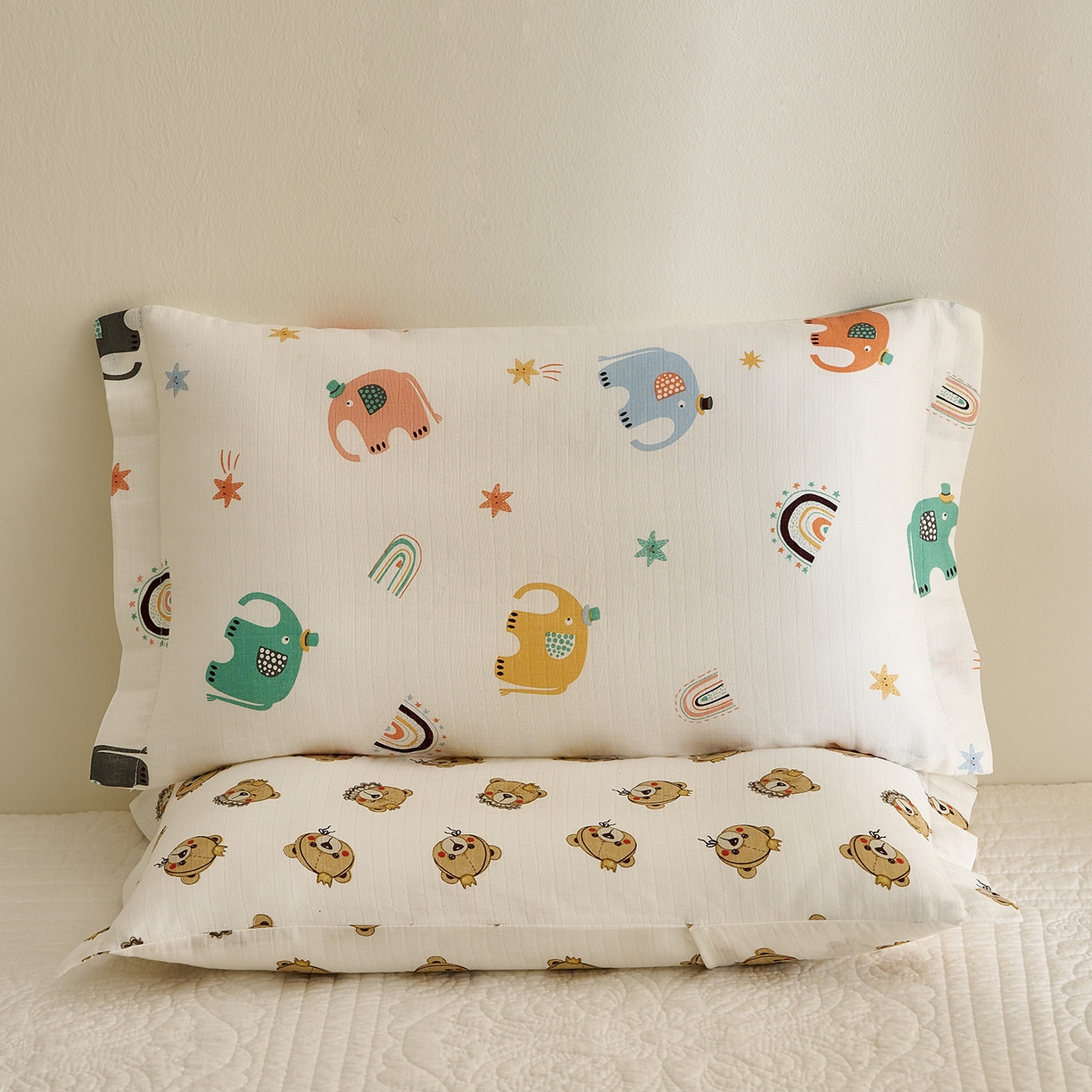 91家纺网 家纺一手货源 找家纺 乐可 2025新款双层纱儿童定型枕套 TC2礼帽小象白