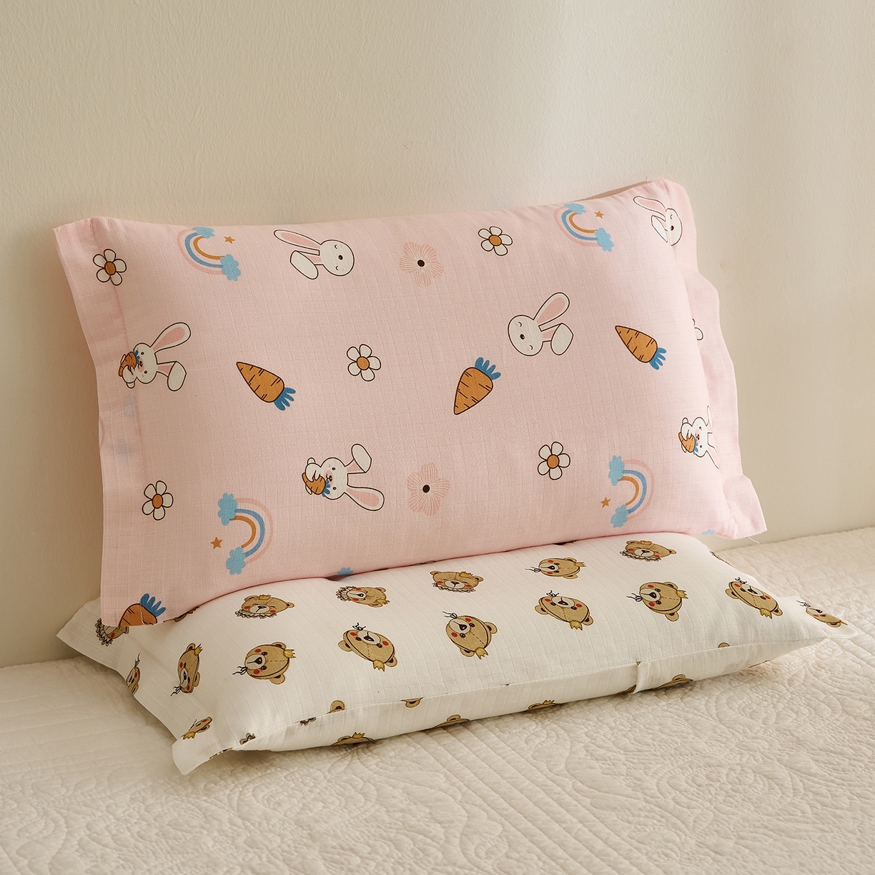 91家纺网 家纺一手货源 找家纺 乐可 2025新款双层纱儿童定型枕套 TC2萝卜兔粉