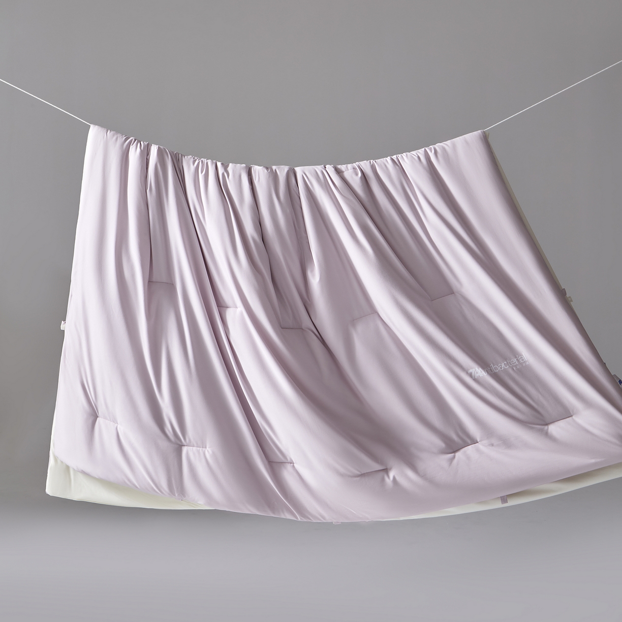 91家纺网 家纺一手货源 找家纺 玛德琳 2025新款7A吸湿发热抗菌子母被被子被芯 樱雾粉