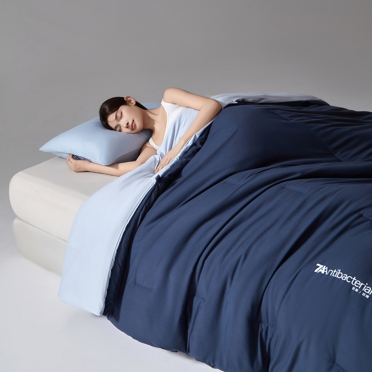 91家纺网 家纺一手货源 找家纺 玛德琳 2025新款7A吸湿发热抗菌子母被被子被芯 景泰蓝