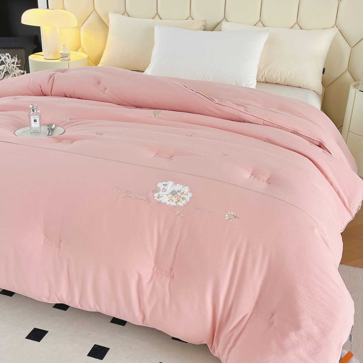 91家纺网 家纺一手货源 找家纺 仲旺居家纺 2025新款优舒棉绣花冬被中式花花羊婚嫁立体边被子被芯四季被 豆沙