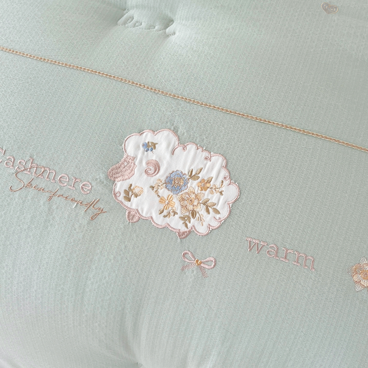 91家纺网 家纺一手货源 找家纺 仲旺居家纺 2025新款优舒棉绣花冬被中式花花羊婚嫁立体边被子被芯四季被 绿