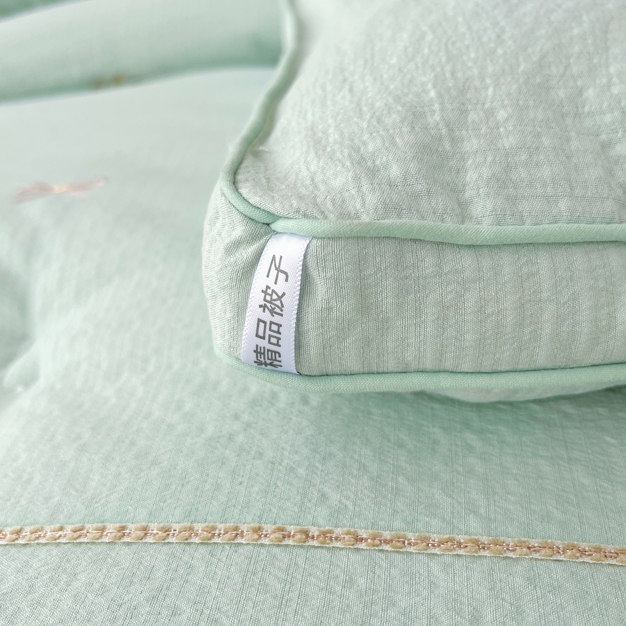 91家纺网 家纺一手货源 找家纺 仲旺居家纺 2025新款优舒棉绣花冬被中式花花羊婚嫁立体边被子被芯四季被 绿