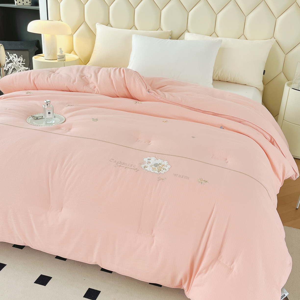 91家纺网 家纺一手货源 找家纺 仲旺居家纺 2025新款优舒棉绣花冬被中式花花羊婚嫁立体边被子被芯四季被 绿