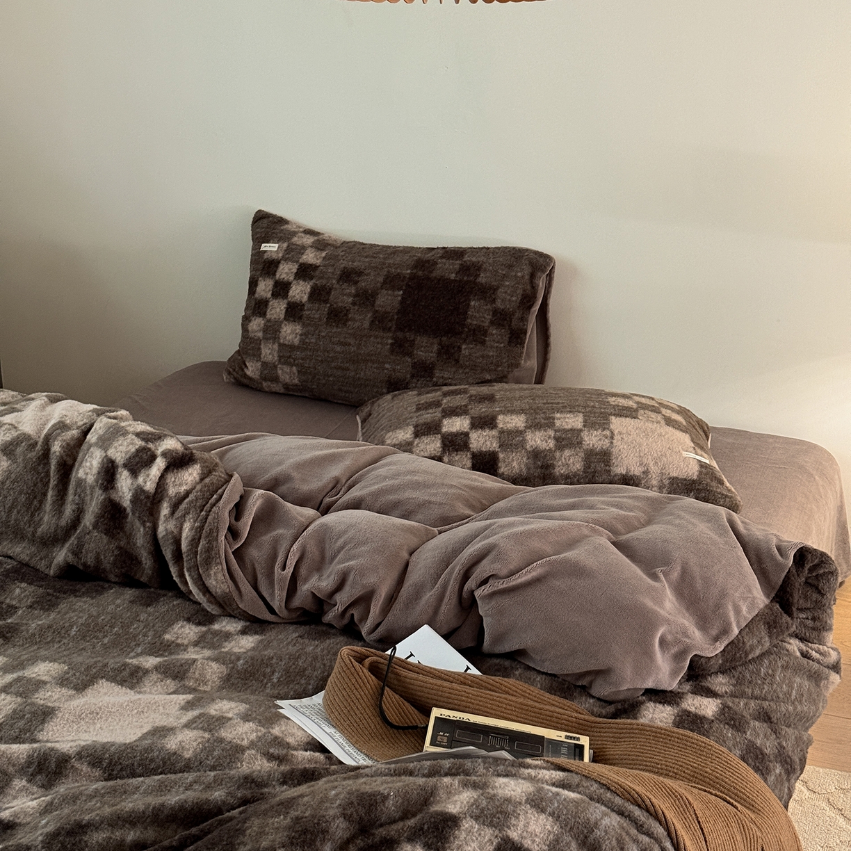 91家纺网 家纺一手货源 找家纺 小春日和 202新款羊绒冬季保暖亲肤高克重四件套冬天绒被套牛奶绒纯色床单加厚暖绒学生三件套1.8保暖牛奶绒床笠 弥望