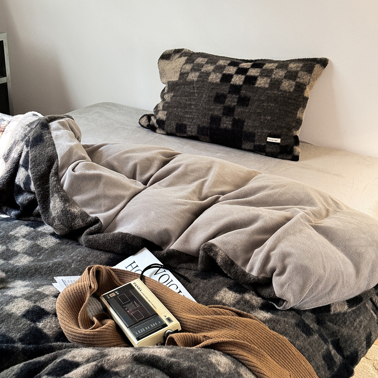 91家纺网 家纺一手货源 找家纺 小春日和 202新款羊绒冬季保暖亲肤高克重四件套冬天绒被套牛奶绒纯色床单加厚暖绒学生三件套1.8保暖牛奶绒床笠 归时