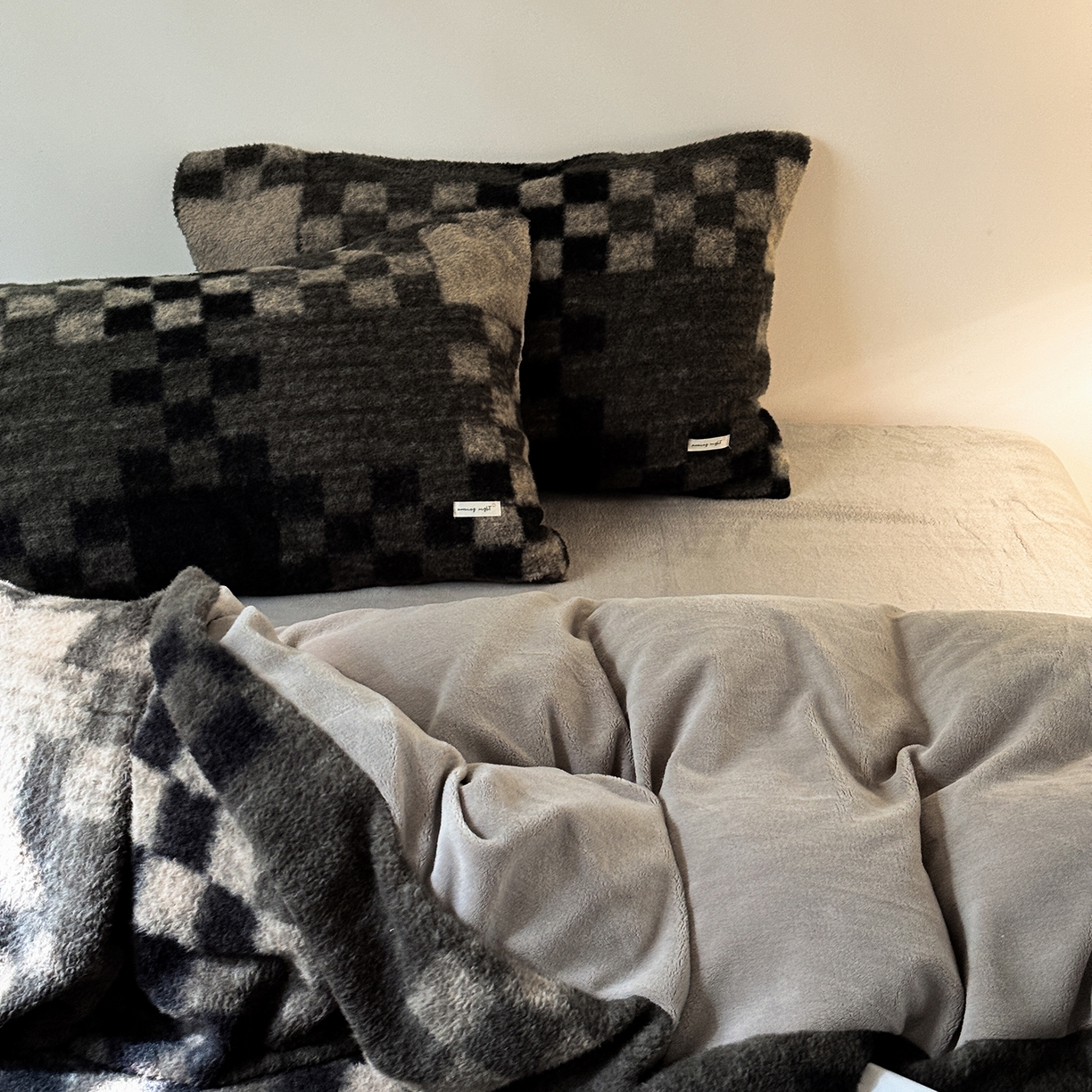 91家纺网 家纺一手货源 找家纺 （总）小春日和 202新款羊绒冬季保暖亲肤高克重四件套冬天绒被套牛奶绒纯色床单加厚暖绒学生三件套1.8保暖牛奶绒床笠