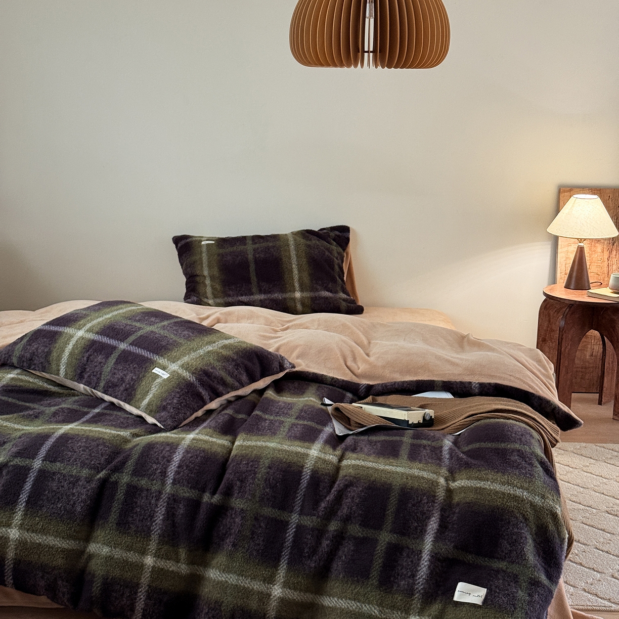 91家纺网 家纺一手货源 找家纺 小春日和 202新款羊绒冬季保暖亲肤高克重四件套冬天绒被套牛奶绒纯色床单加厚暖绒学生三件套1.8保暖牛奶绒床笠 鸣和