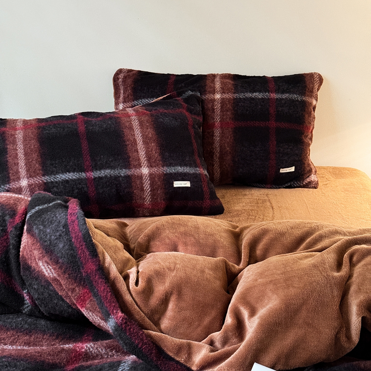 91家纺网 家纺一手货源 找家纺 小春日和 202新款羊绒冬季保暖亲肤高克重四件套冬天绒被套牛奶绒纯色床单加厚暖绒学生三件套1.8保暖牛奶绒床笠 黎光