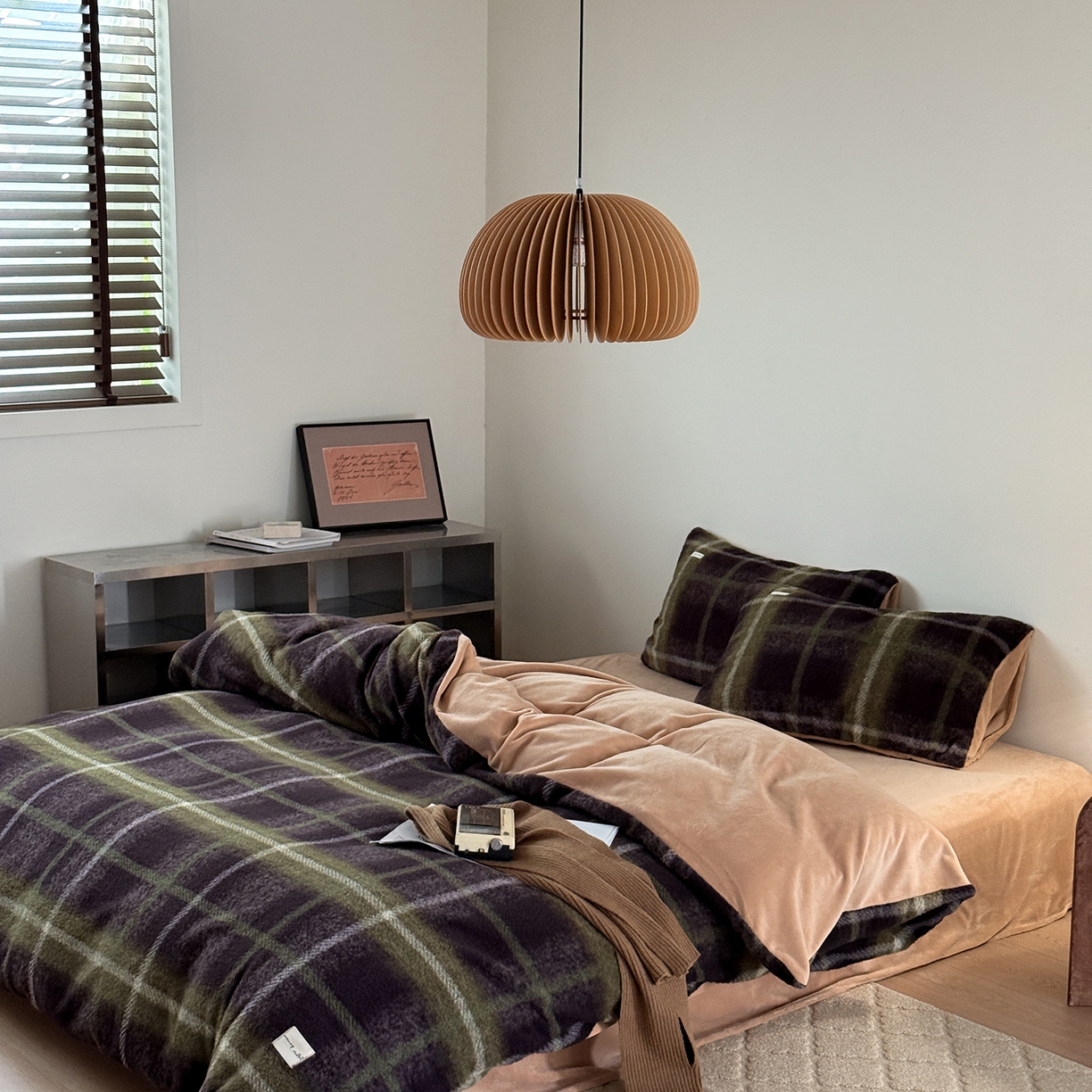 91家纺网 家纺一手货源 找家纺 小春日和 202新款羊绒冬季保暖亲肤高克重四件套冬天绒被套牛奶绒纯色床单加厚暖绒学生三件套1.8保暖牛奶绒床笠 鸣和