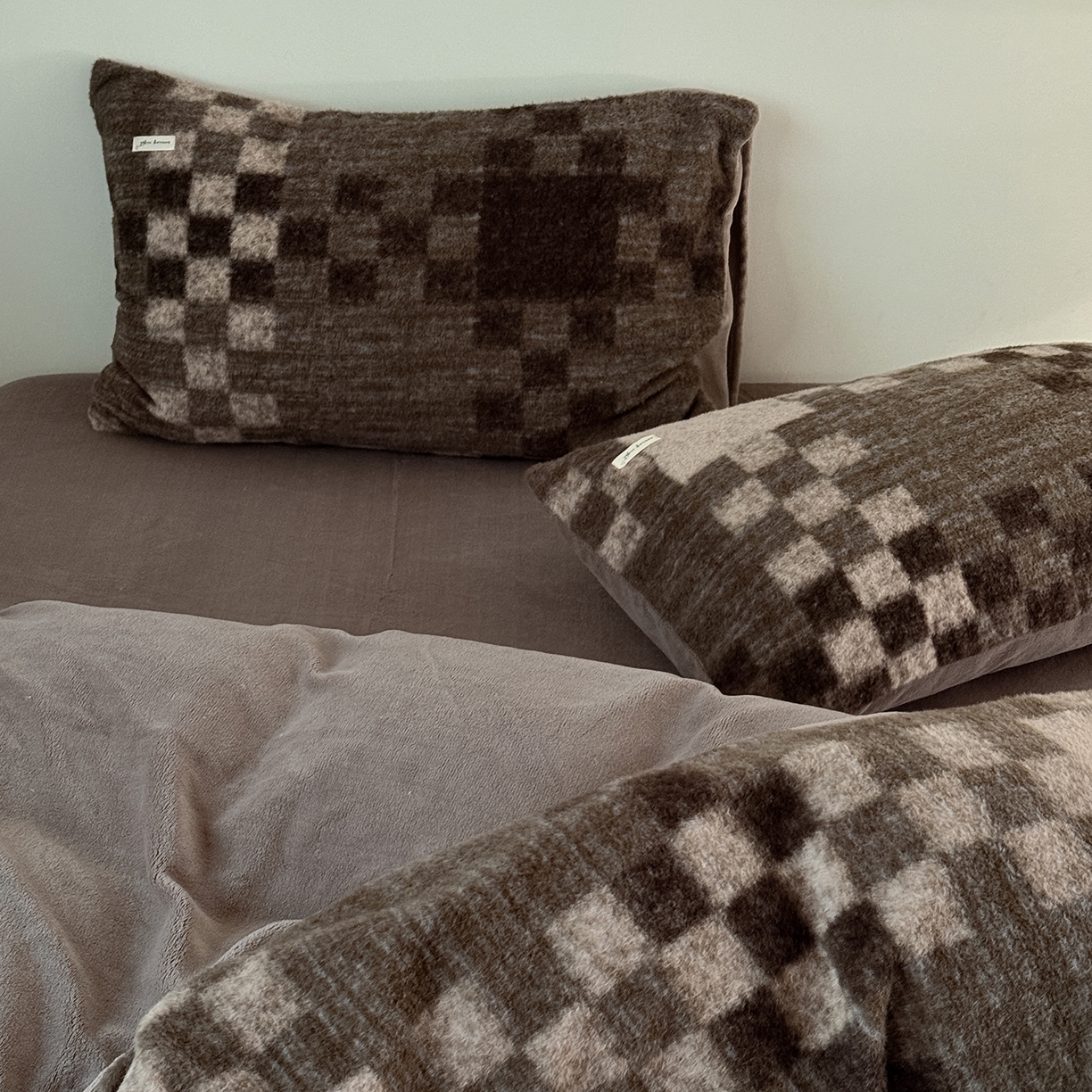 91家纺网 家纺一手货源 找家纺 小春日和 202新款羊绒冬季保暖亲肤高克重四件套冬天绒被套牛奶绒纯色床单加厚暖绒学生三件套1.8保暖牛奶绒床笠 弥望