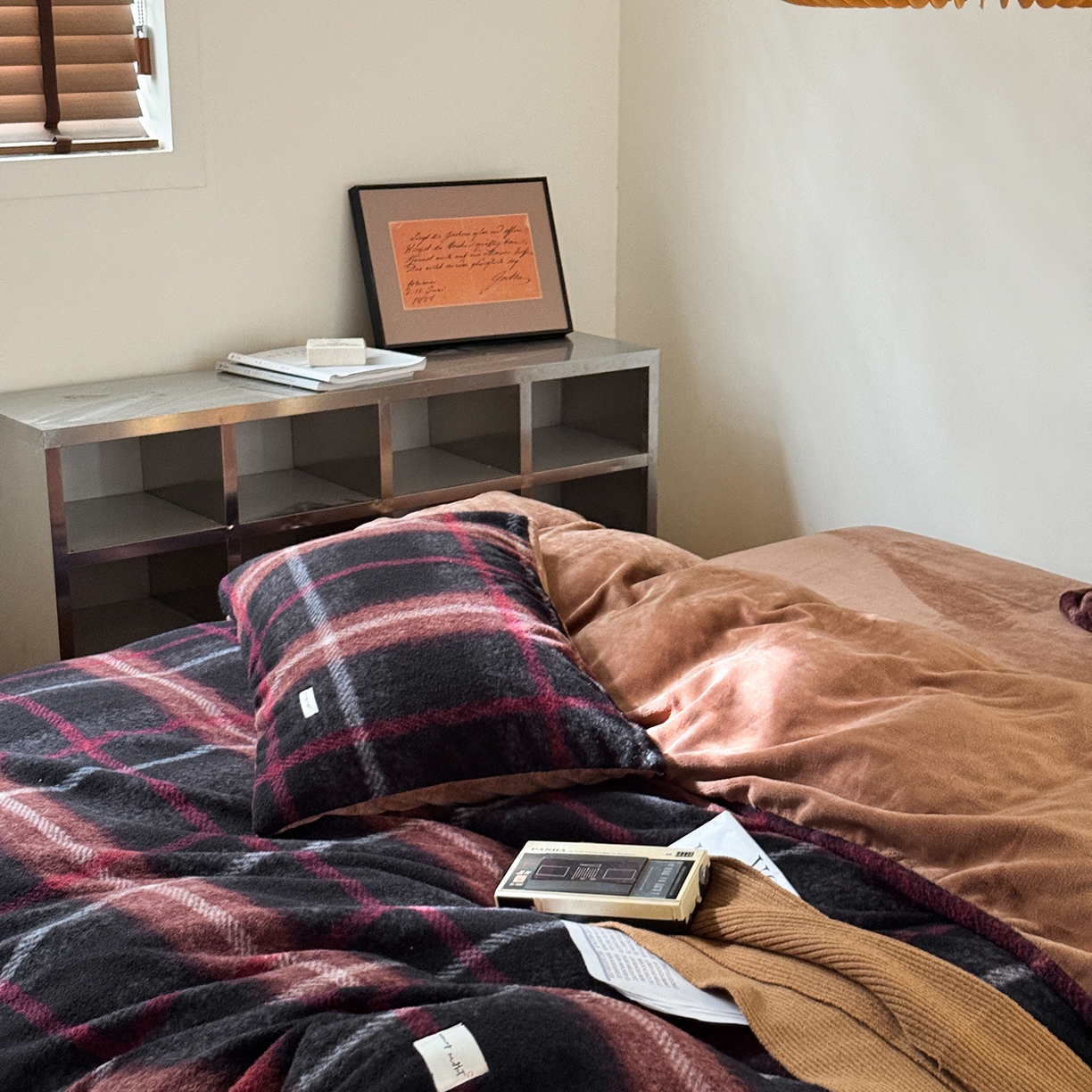 91家纺网 家纺一手货源 找家纺 小春日和 202新款羊绒冬季保暖亲肤高克重四件套冬天绒被套牛奶绒纯色床单加厚暖绒学生三件套1.8保暖牛奶绒床笠 黎光