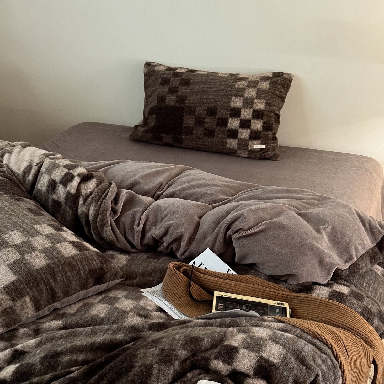 91家纺网 家纺一手货源 找家纺 小春日和 202新款羊绒冬季保暖亲肤高克重四件套冬天绒被套牛奶绒纯色床单加厚暖绒学生三件套1.8保暖牛奶绒床笠 弥望