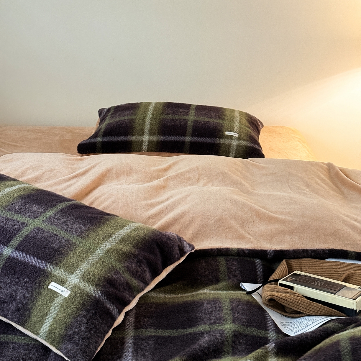 91家纺网 家纺一手货源 找家纺 小春日和 202新款羊绒冬季保暖亲肤高克重四件套冬天绒被套牛奶绒纯色床单加厚暖绒学生三件套1.8保暖牛奶绒床笠 鸣和