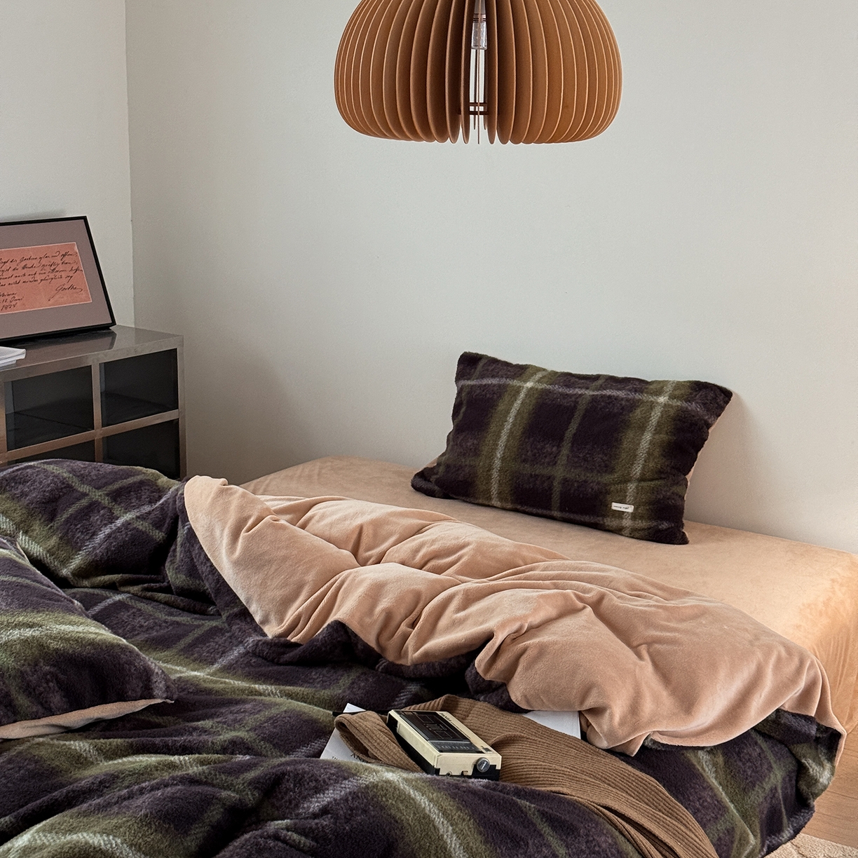 91家纺网 家纺一手货源 找家纺 小春日和 202新款羊绒冬季保暖亲肤高克重四件套冬天绒被套牛奶绒纯色床单加厚暖绒学生三件套1.8保暖牛奶绒床笠 鸣和