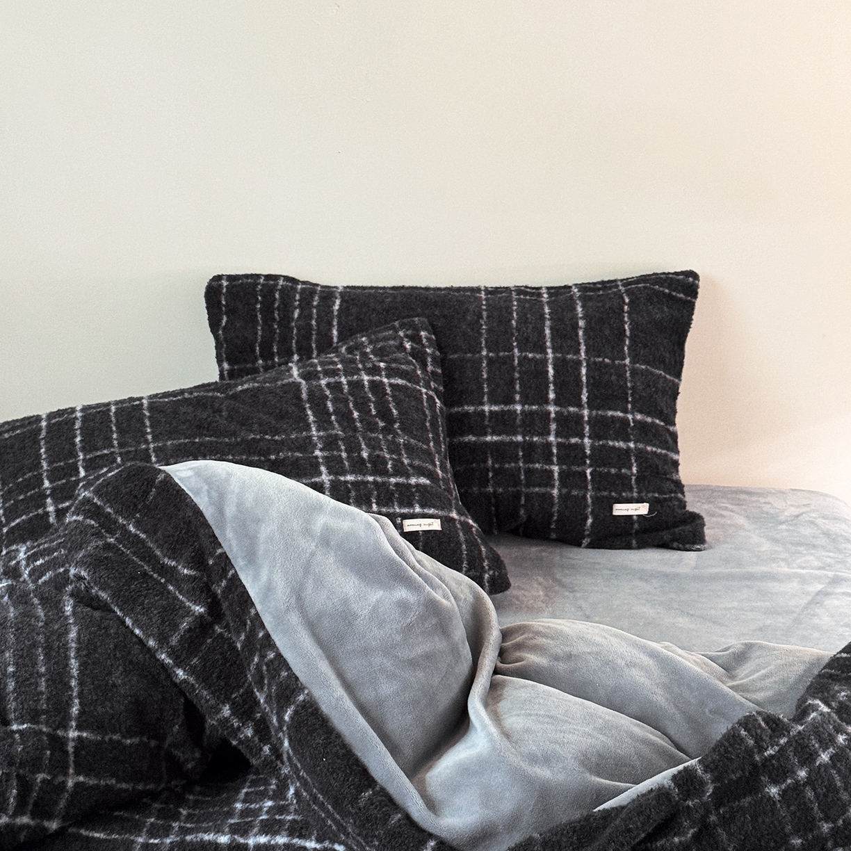 91家纺网 家纺一手货源 找家纺 小春日和 202新款羊绒冬季保暖亲肤高克重四件套冬天绒被套牛奶绒纯色床单加厚暖绒学生三件套1.8保暖牛奶绒床笠 兰亭