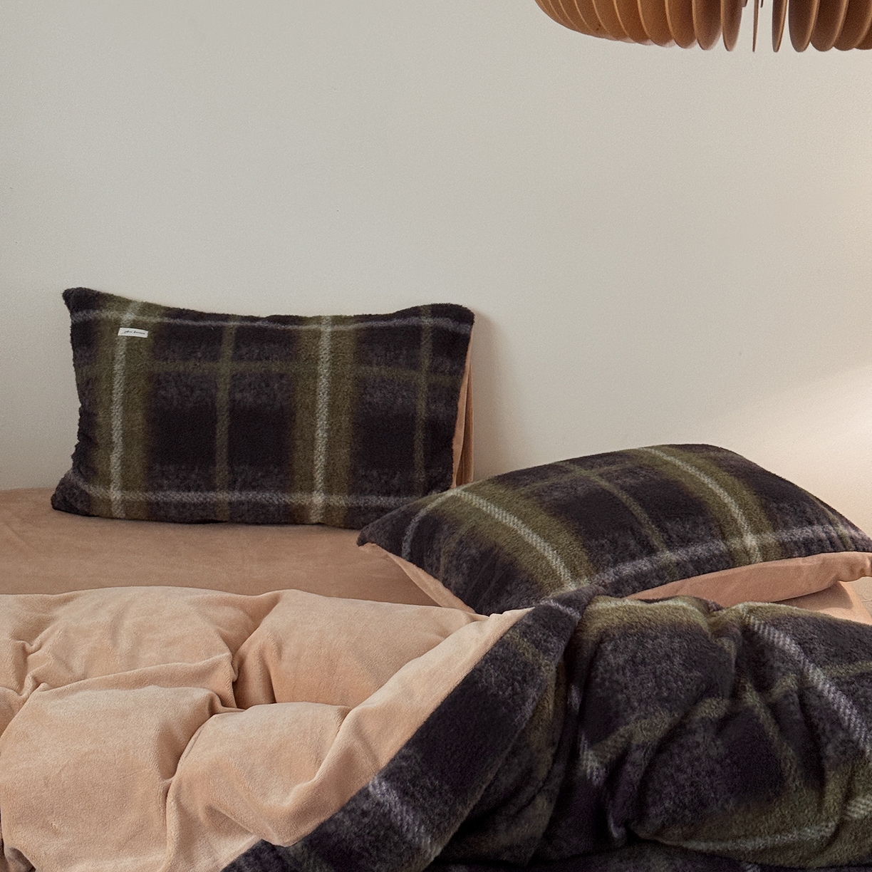 91家纺网 家纺一手货源 找家纺 小春日和 202新款羊绒冬季保暖亲肤高克重四件套冬天绒被套牛奶绒纯色床单加厚暖绒学生三件套1.8保暖牛奶绒床笠 鸣和