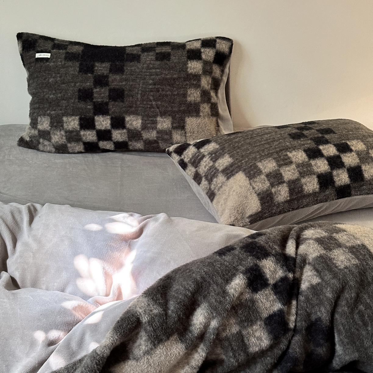 91家纺网 家纺一手货源 找家纺 （总）小春日和 202新款羊绒冬季保暖亲肤高克重四件套冬天绒被套牛奶绒纯色床单加厚暖绒学生三件套1.8保暖牛奶绒床笠