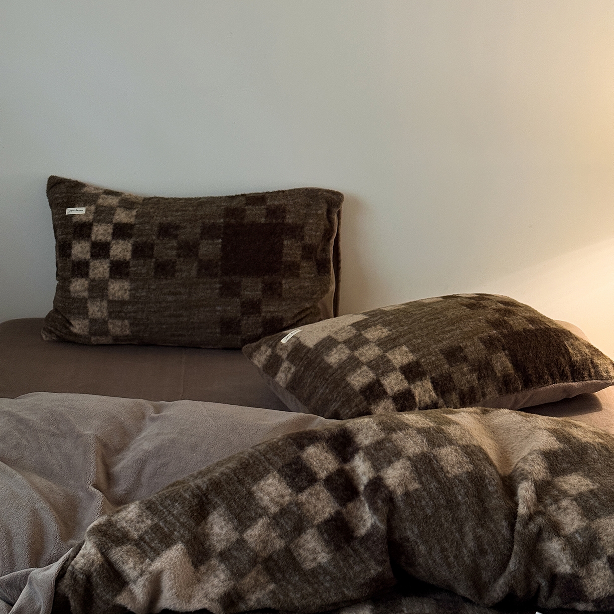 91家纺网 家纺一手货源 找家纺 小春日和 202新款羊绒冬季保暖亲肤高克重四件套冬天绒被套牛奶绒纯色床单加厚暖绒学生三件套1.8保暖牛奶绒床笠 弥望