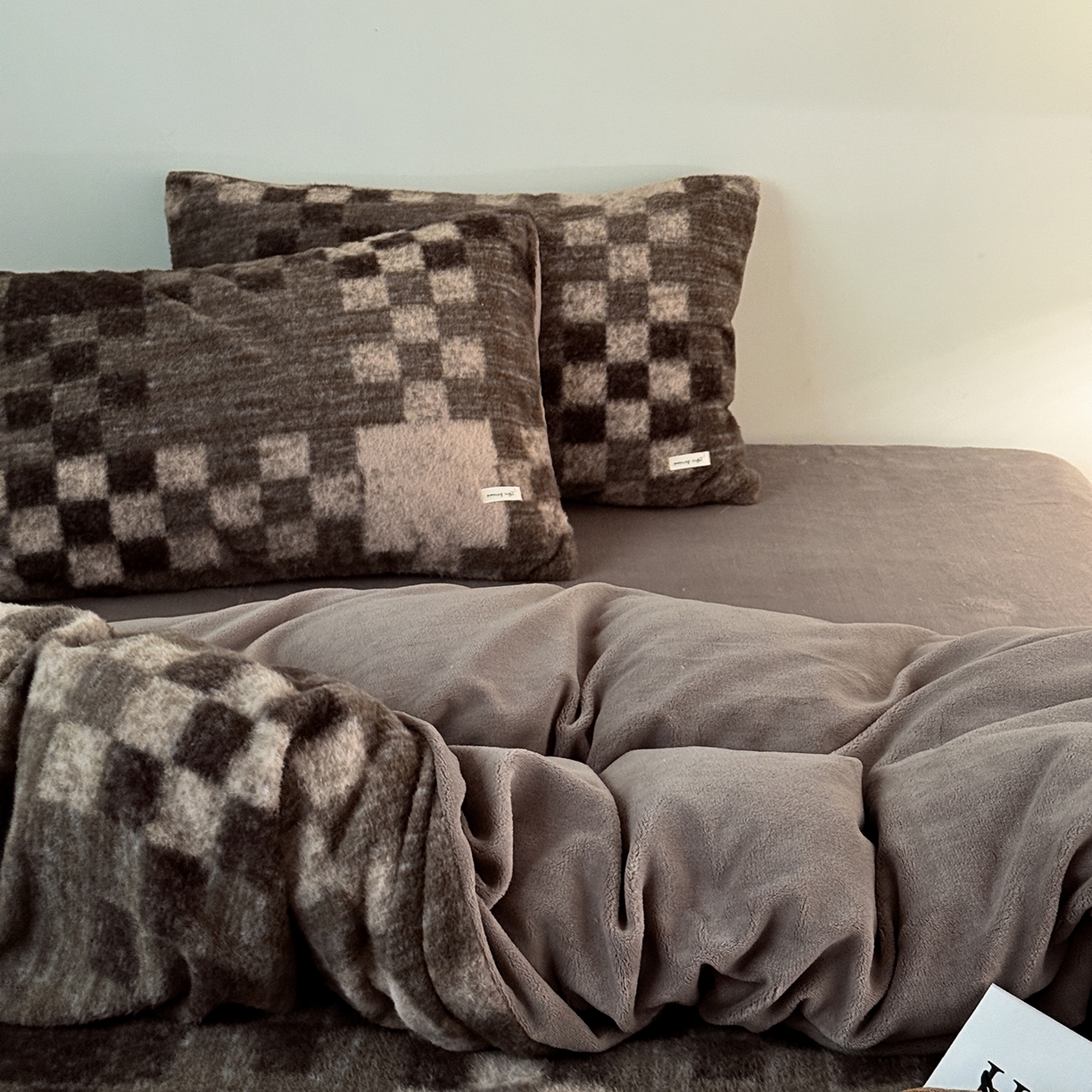 91家纺网 家纺一手货源 找家纺 小春日和 202新款羊绒冬季保暖亲肤高克重四件套冬天绒被套牛奶绒纯色床单加厚暖绒学生三件套1.8保暖牛奶绒床笠 弥望