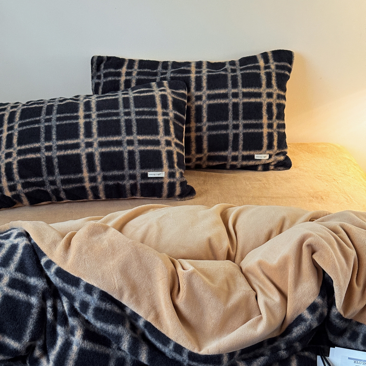 91家纺网 家纺一手货源 找家纺 小春日和 202新款羊绒冬季保暖亲肤高克重四件套冬天绒被套牛奶绒纯色床单加厚暖绒学生三件套1.8保暖牛奶绒床笠 吉野