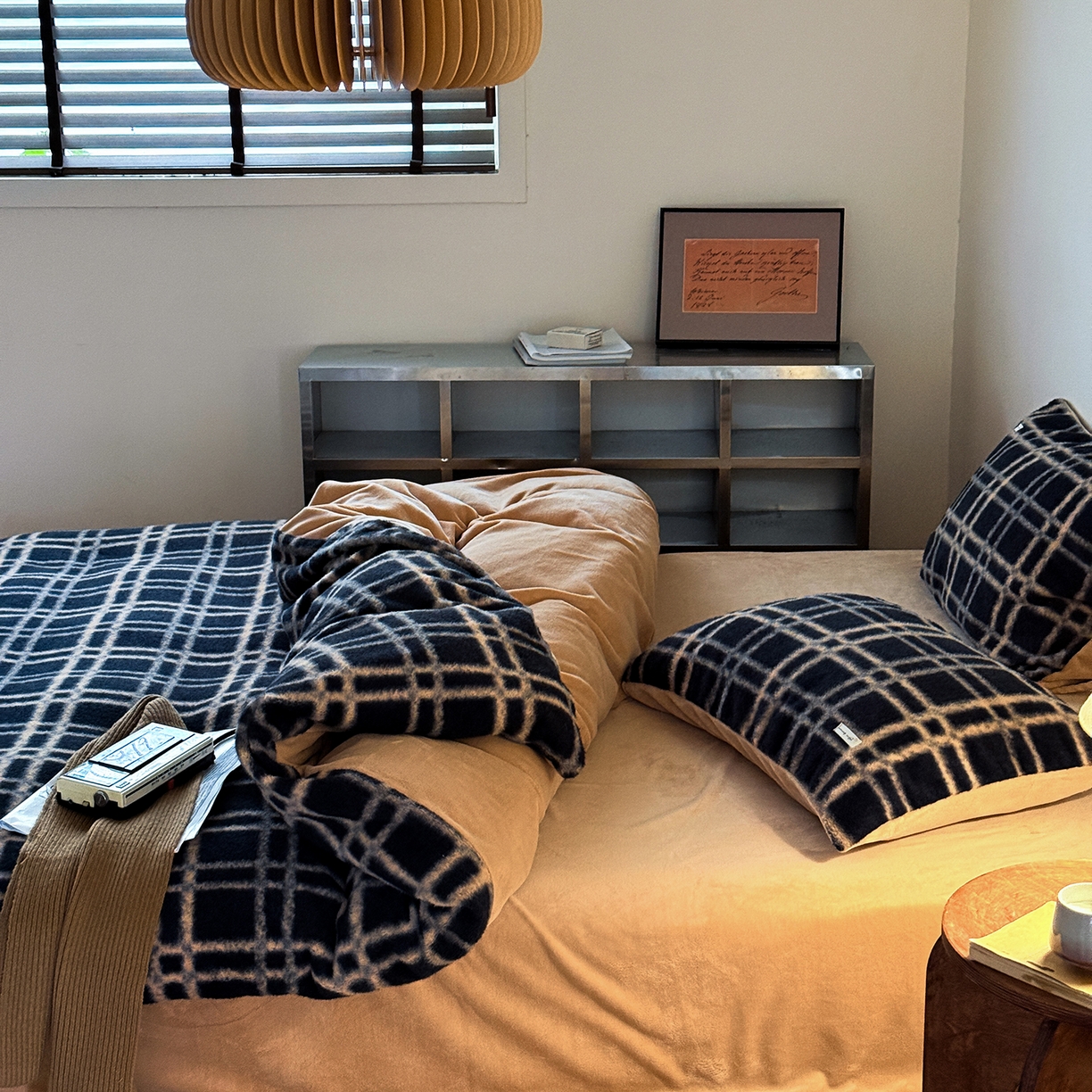 91家纺网 家纺一手货源 找家纺 小春日和 202新款羊绒冬季保暖亲肤高克重四件套冬天绒被套牛奶绒纯色床单加厚暖绒学生三件套1.8保暖牛奶绒床笠 吉野