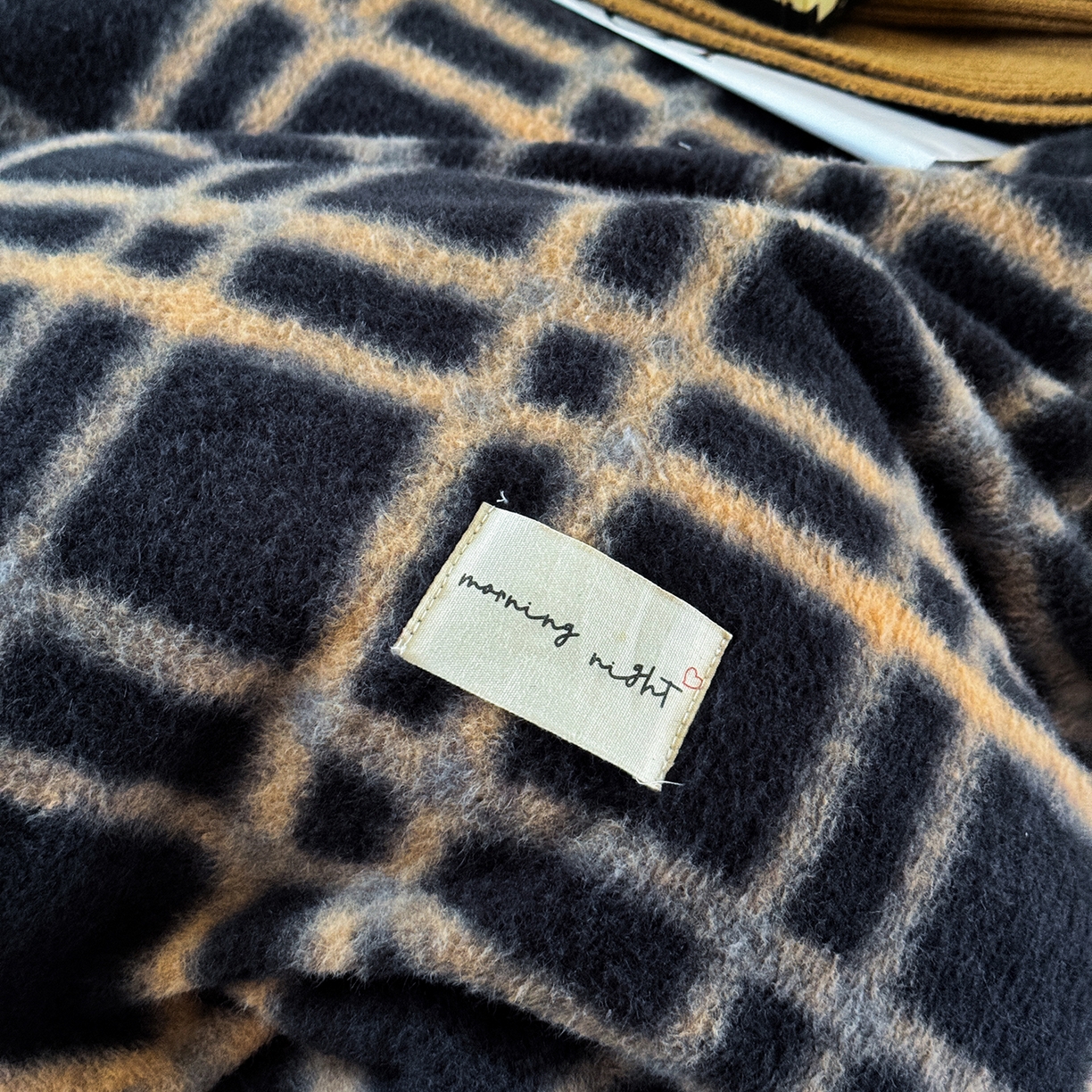 91家纺网 家纺一手货源 找家纺 小春日和 202新款羊绒冬季保暖亲肤高克重四件套冬天绒被套牛奶绒纯色床单加厚暖绒学生三件套1.8保暖牛奶绒床笠 吉野