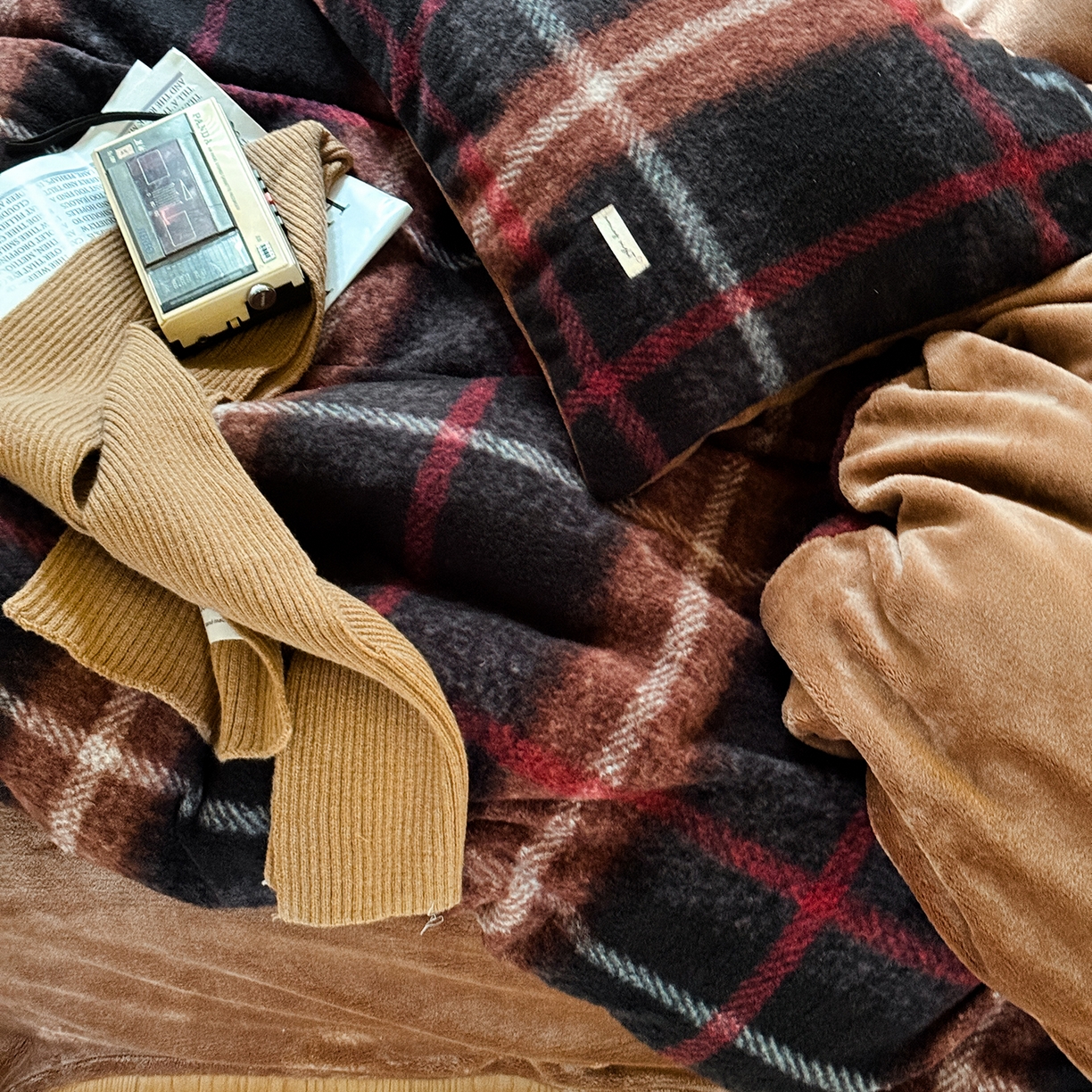 91家纺网 家纺一手货源 找家纺 小春日和 202新款羊绒冬季保暖亲肤高克重四件套冬天绒被套牛奶绒纯色床单加厚暖绒学生三件套1.8保暖牛奶绒床笠 黎光