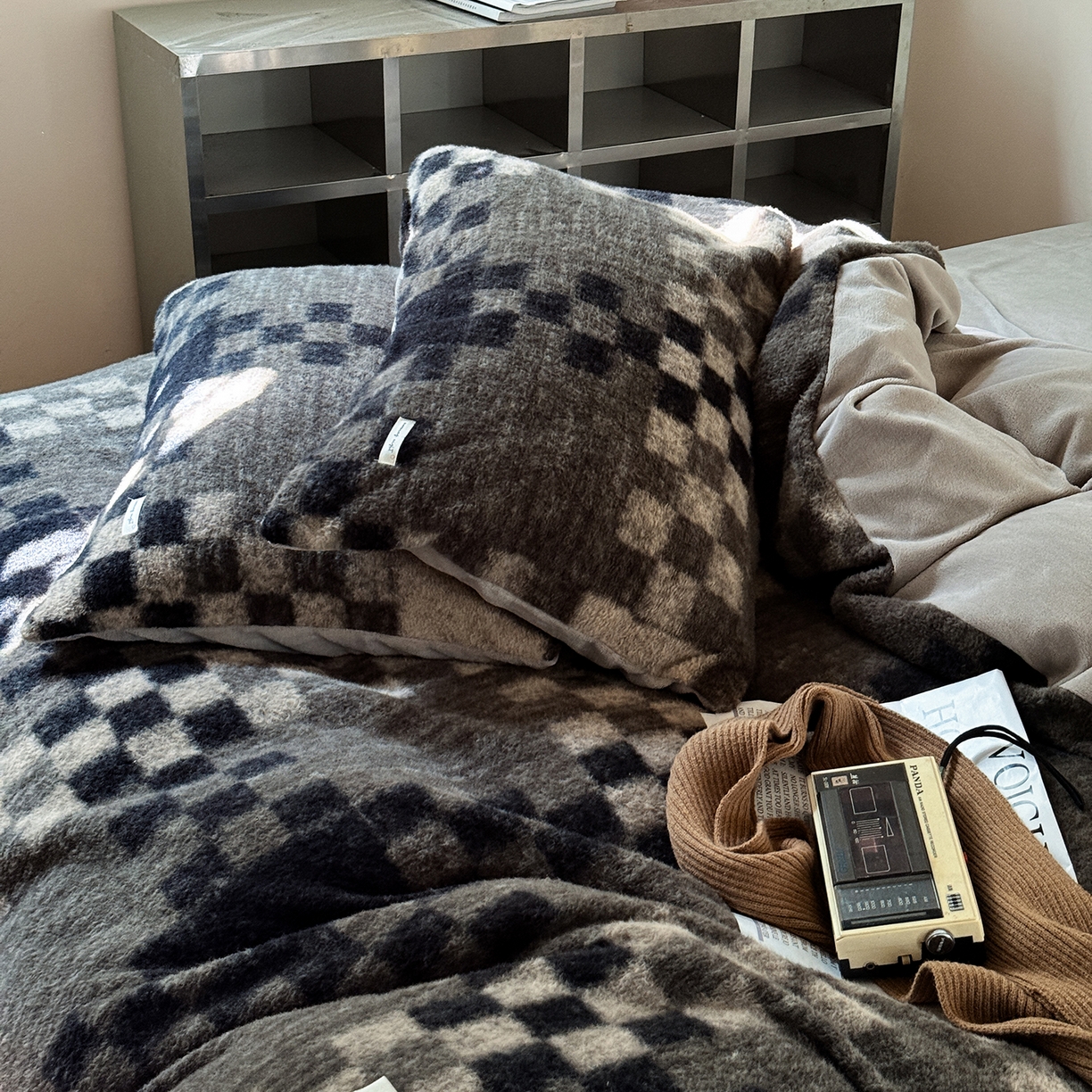 91家纺网 家纺一手货源 找家纺 小春日和 202新款羊绒冬季保暖亲肤高克重四件套冬天绒被套牛奶绒纯色床单加厚暖绒学生三件套1.8保暖牛奶绒床笠 归时