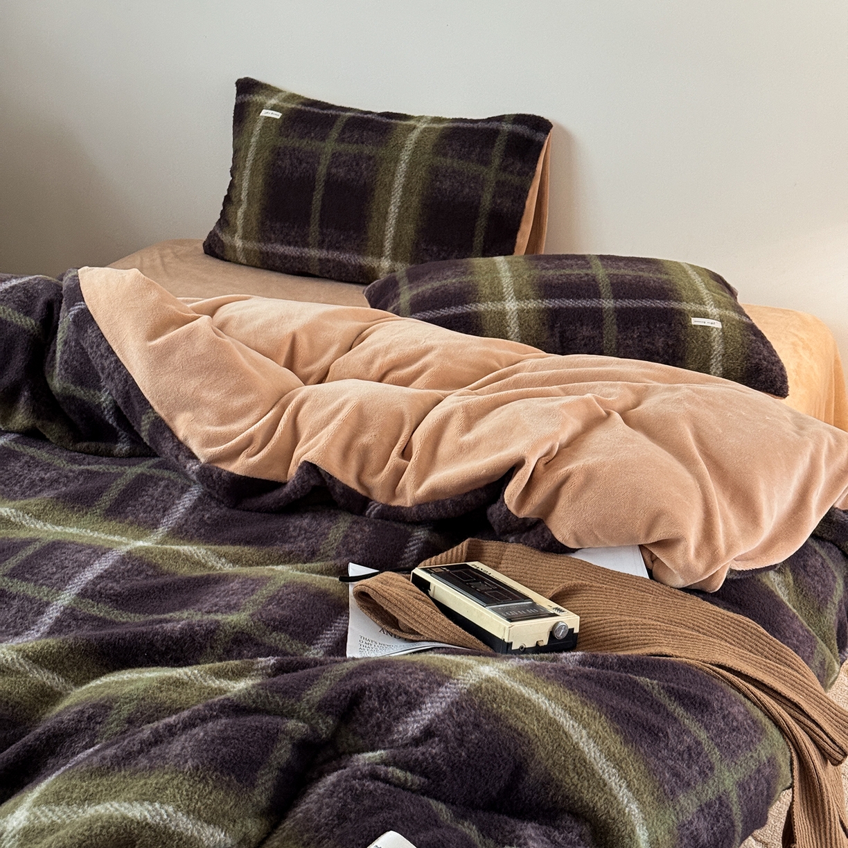 91家纺网 家纺一手货源 找家纺 小春日和 202新款羊绒冬季保暖亲肤高克重四件套冬天绒被套牛奶绒纯色床单加厚暖绒学生三件套1.8保暖牛奶绒床笠 鸣和