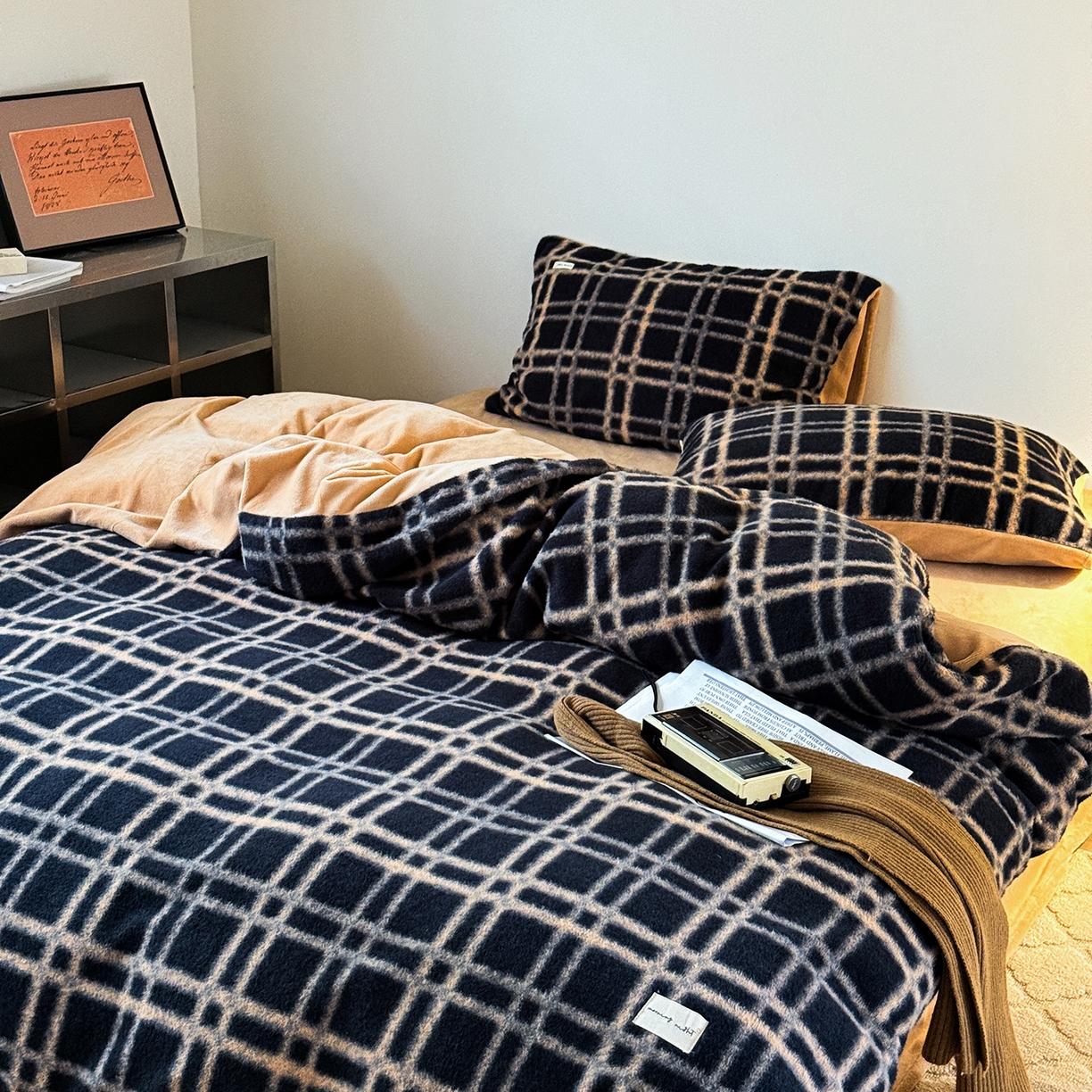 91家纺网 家纺一手货源 找家纺 小春日和 202新款羊绒冬季保暖亲肤高克重四件套冬天绒被套牛奶绒纯色床单加厚暖绒学生三件套1.8保暖牛奶绒床笠 吉野