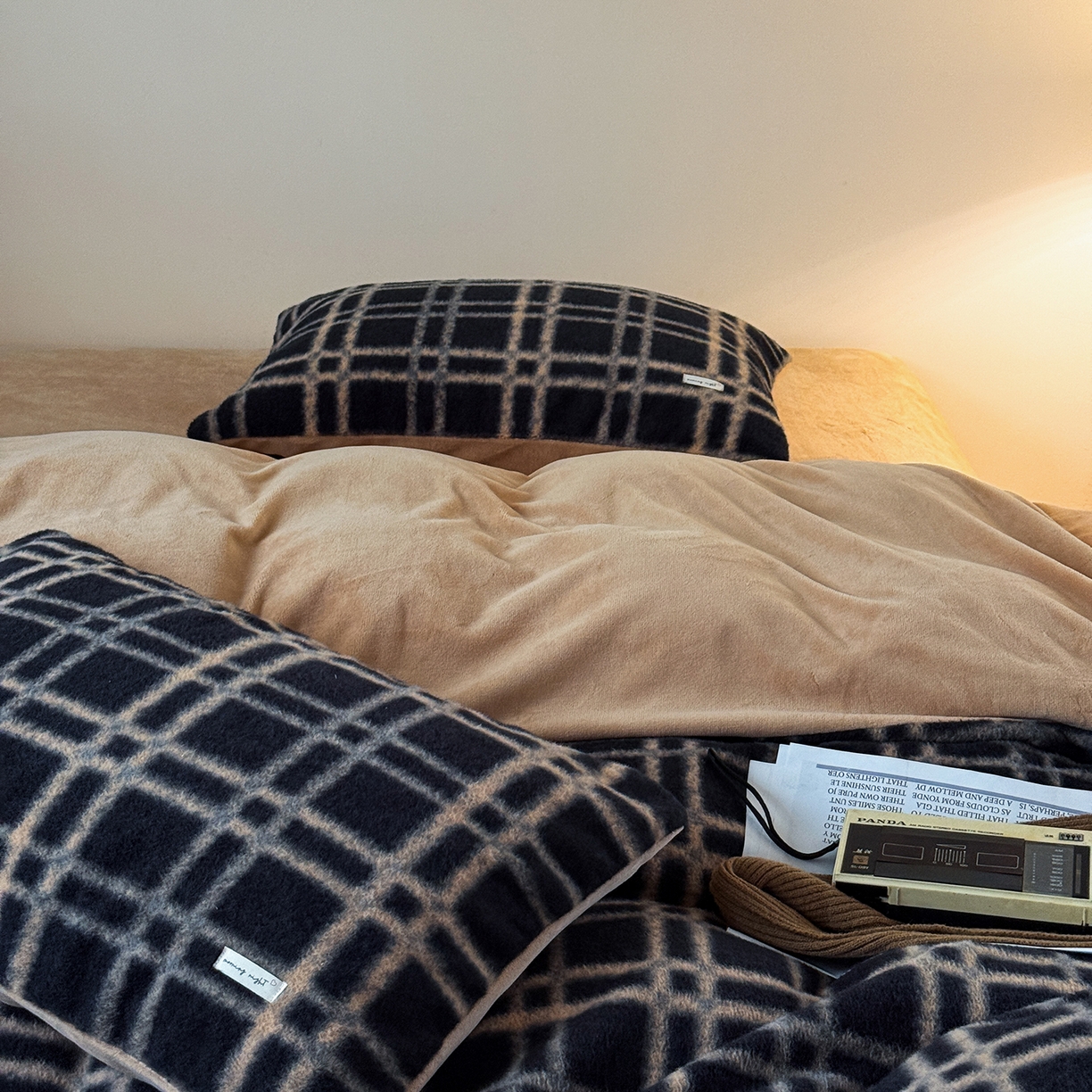 91家纺网 家纺一手货源 找家纺 小春日和 202新款羊绒冬季保暖亲肤高克重四件套冬天绒被套牛奶绒纯色床单加厚暖绒学生三件套1.8保暖牛奶绒床笠 吉野