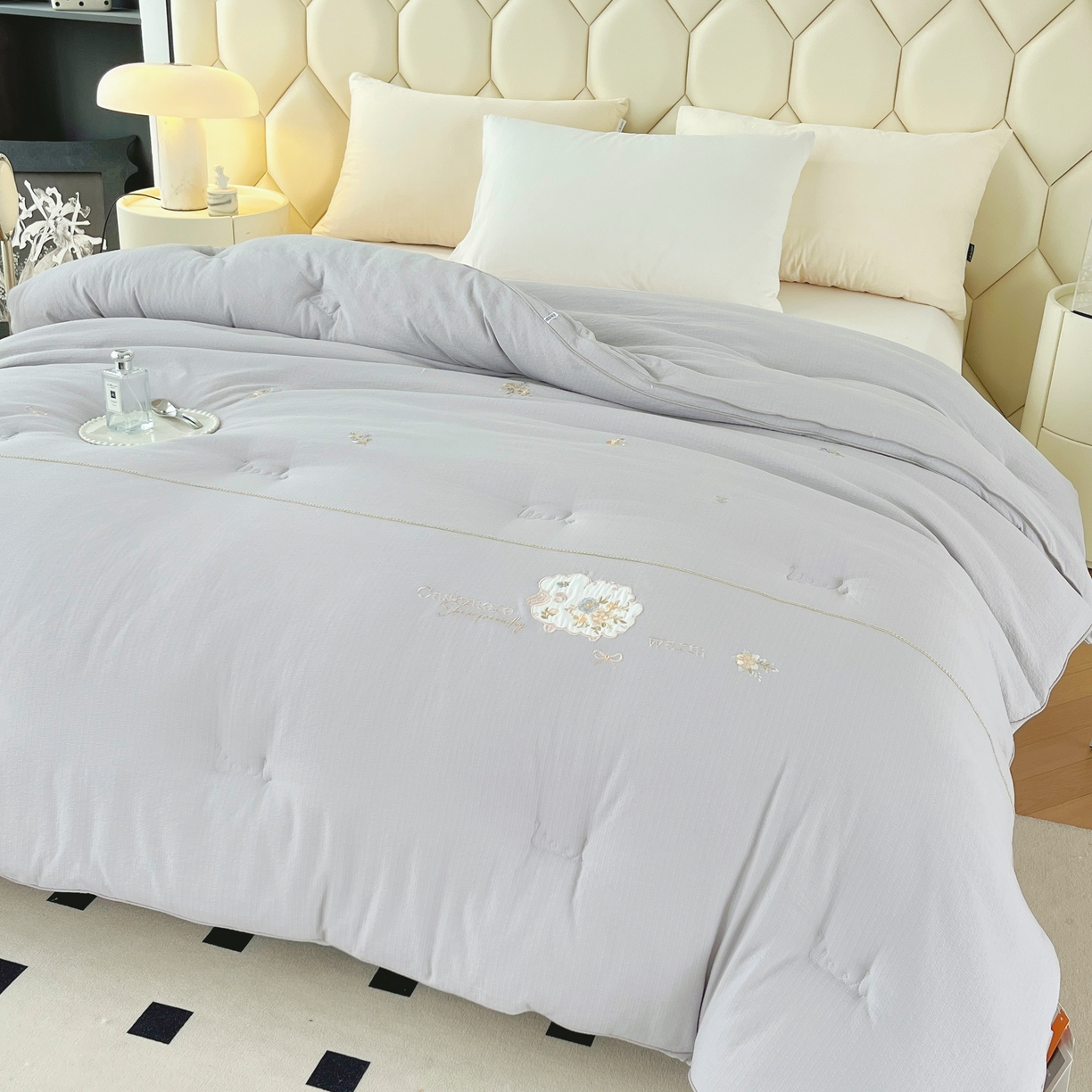 仲旺居家纺 2025新款优舒棉绣花冬被中式花花羊婚嫁立体边被子被芯四季被 灰