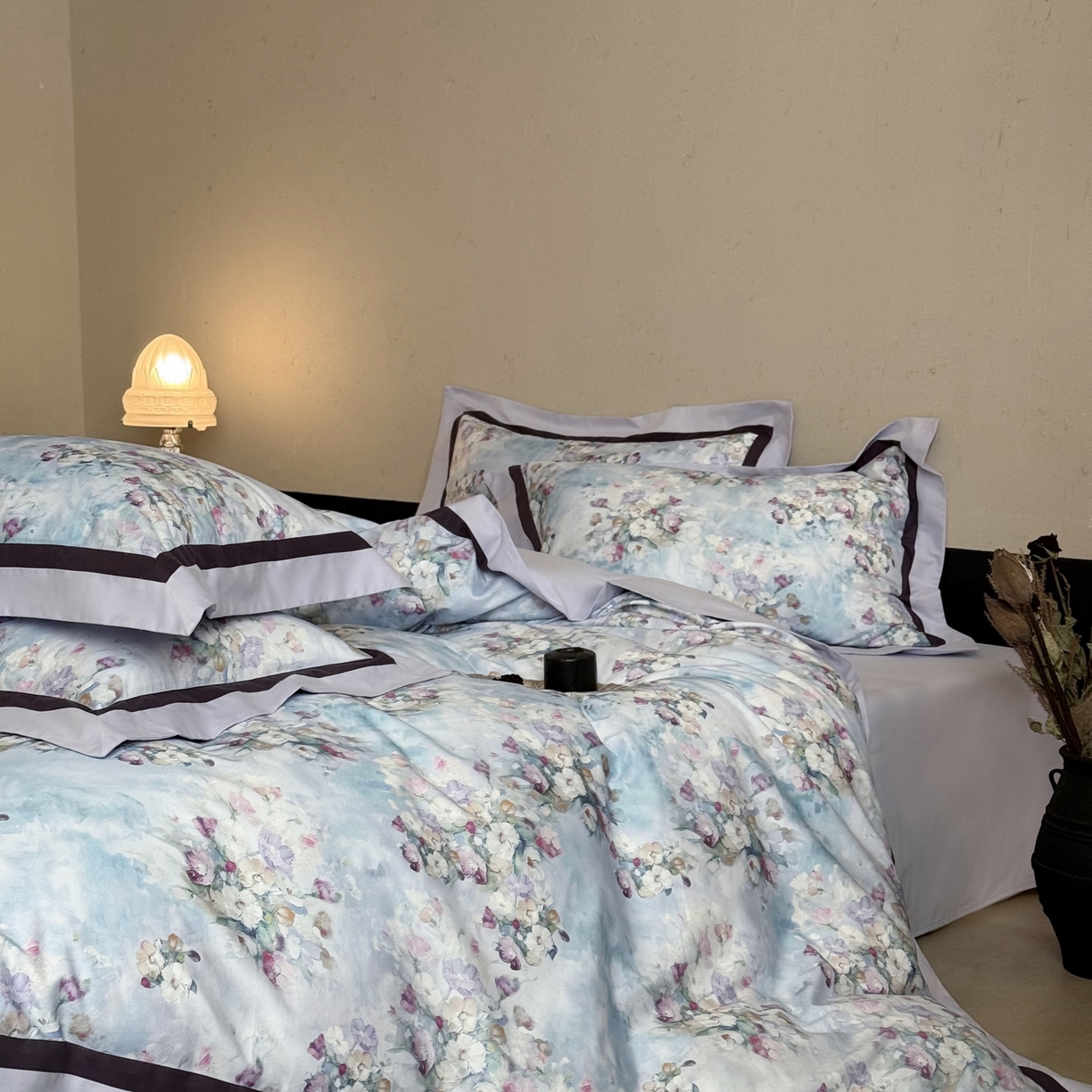 91家纺网 家纺一手货源 找家纺 （总）多乐娜 2025新款100S长绒棉纯棉陶瓷磨毛法式油画风数码印花双拼角工艺款四件套