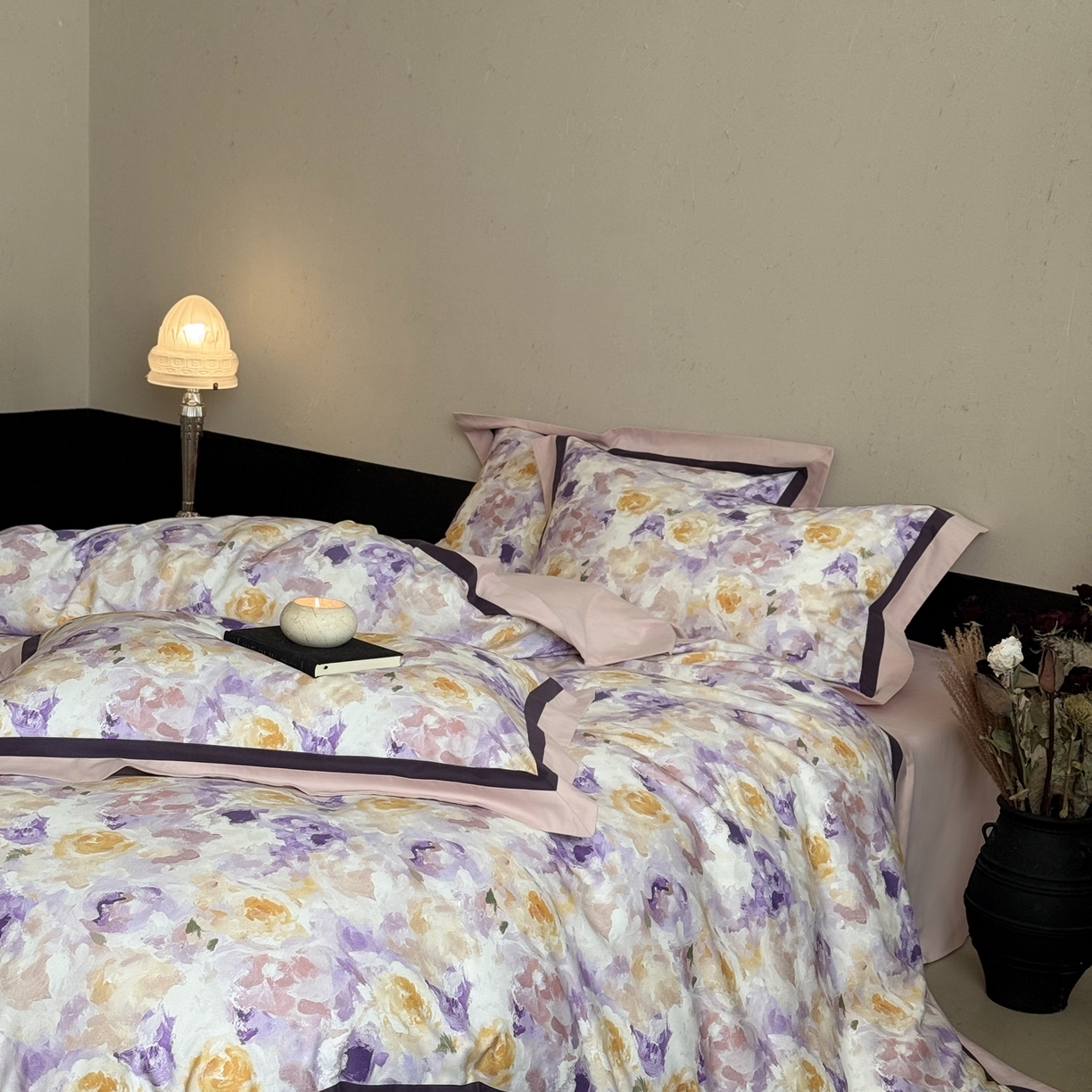 91家纺网 家纺一手货源 找家纺 多乐娜 2025新款100S长绒棉纯棉陶瓷磨毛法式油画风数码印花双拼角工艺款四件套 柔情絮语