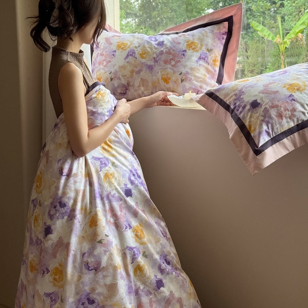 91家纺网 家纺一手货源 找家纺 多乐娜 2025新款100S长绒棉纯棉陶瓷磨毛法式油画风数码印花双拼角工艺款四件套 柔情絮语