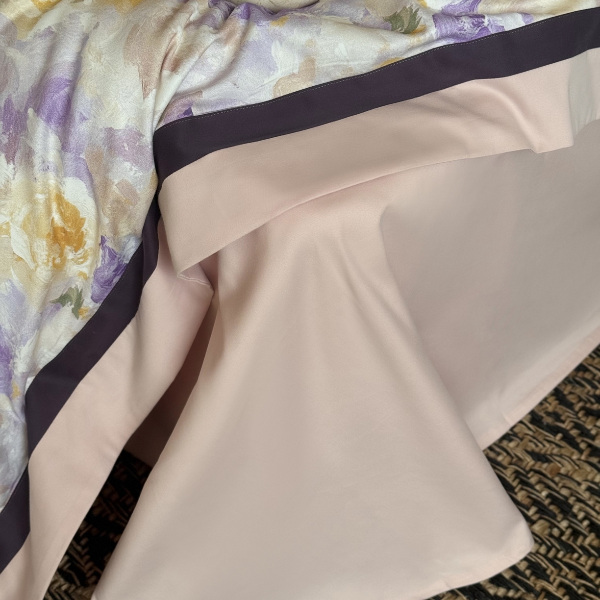 91家纺网 家纺一手货源 找家纺 多乐娜 2025新款100S长绒棉纯棉陶瓷磨毛法式油画风数码印花双拼角工艺款四件套 柔情絮语