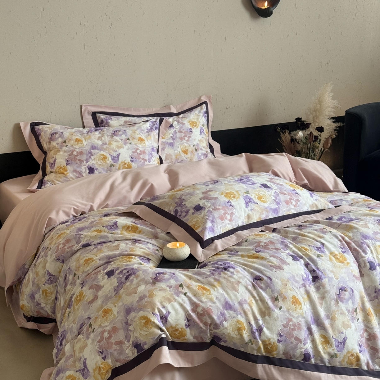 91家纺网 家纺一手货源 找家纺 多乐娜 2025新款100S长绒棉纯棉陶瓷磨毛法式油画风数码印花双拼角工艺款四件套 柔情絮语