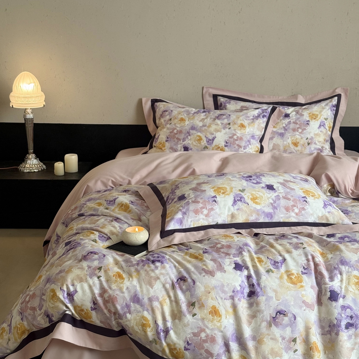 91家纺网 家纺一手货源 找家纺 多乐娜 2025新款100S长绒棉纯棉陶瓷磨毛法式油画风数码印花双拼角工艺款四件套 柔情絮语