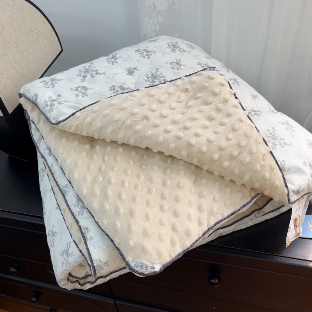 91家纺网 家纺一手货源 找家纺 （总）暖居 2025新款麻绳款嵌条纯棉春秋豆豆被被子被芯四季通用
