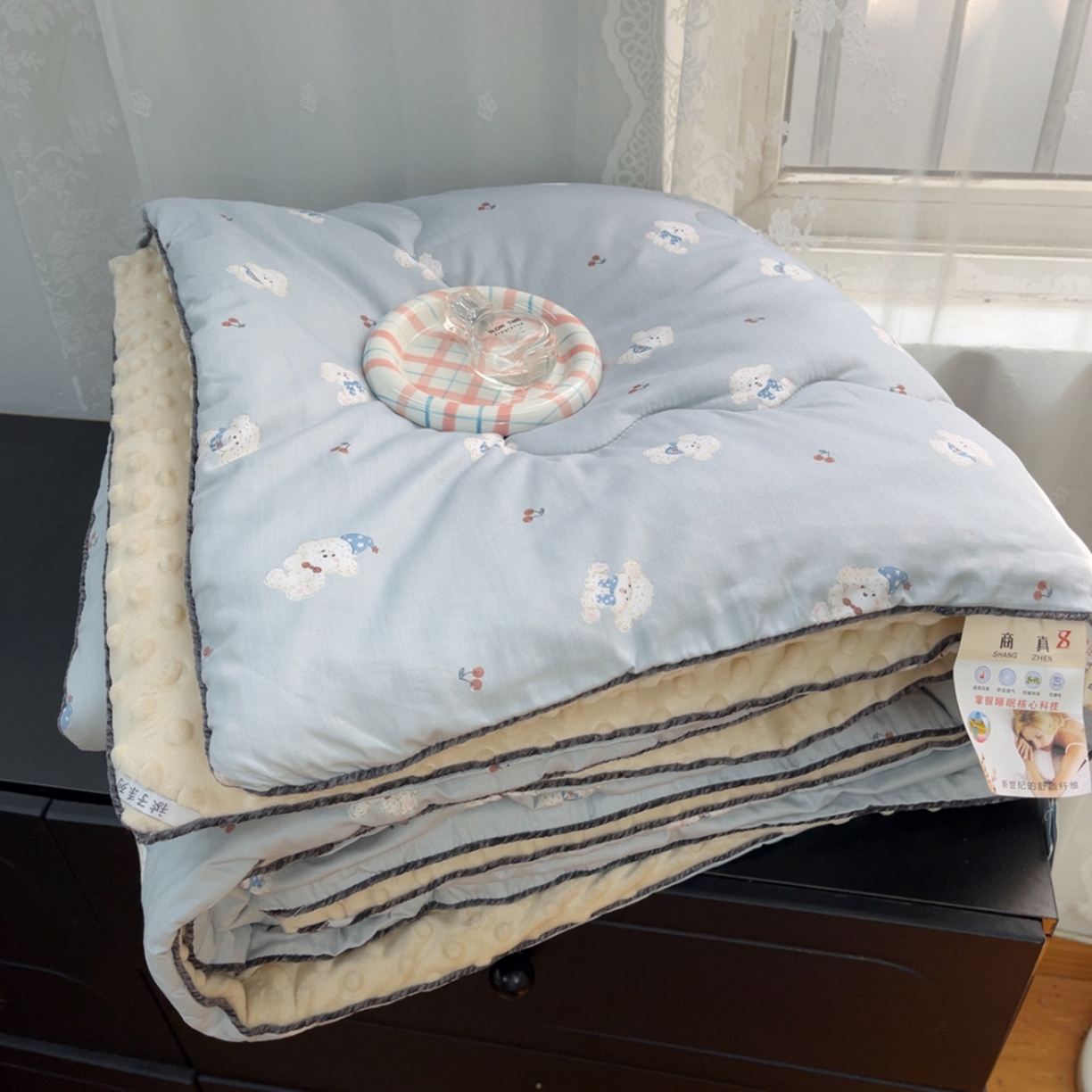 91家纺网 家纺一手货源 找家纺 暖居 2025新款麻绳款嵌条纯棉春秋豆豆被被子被芯四季通用 冰淇淋