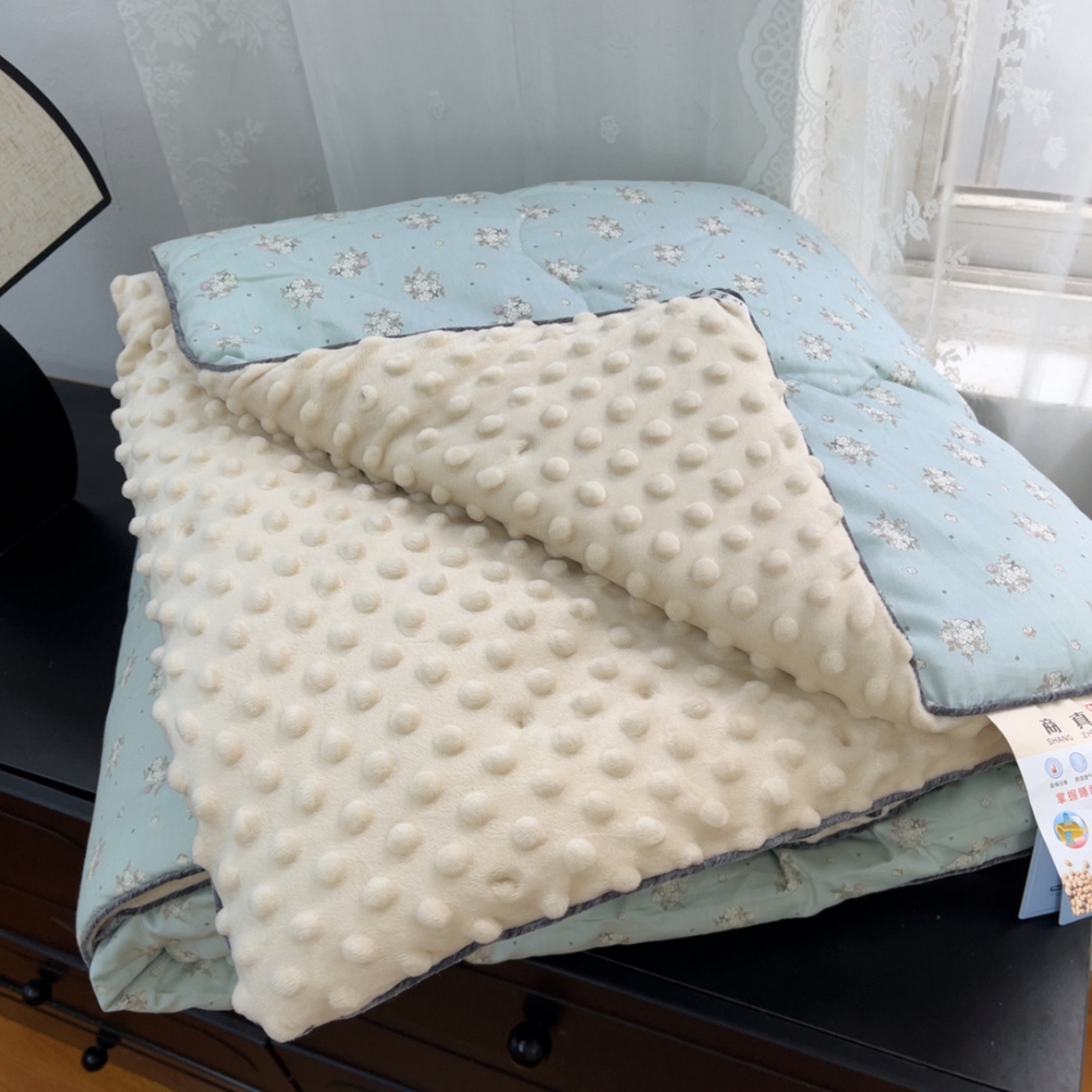 91家纺网 家纺一手货源 找家纺 （总）暖居 2025新款麻绳款嵌条纯棉春秋豆豆被被子被芯四季通用