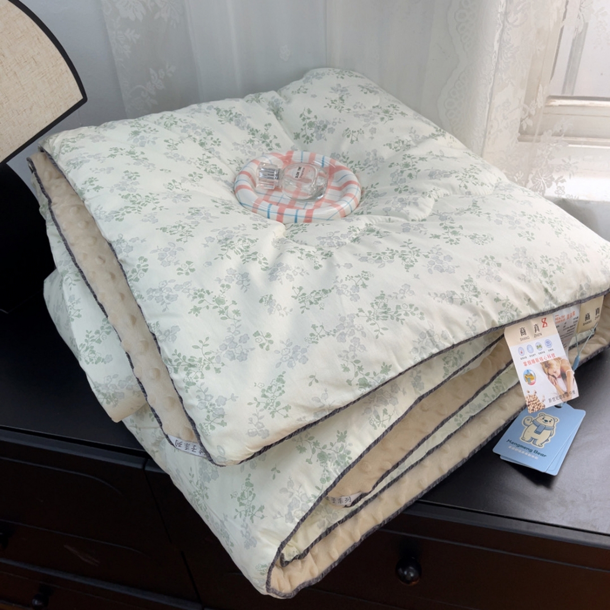 91家纺网 家纺一手货源 找家纺 暖居 2025新款麻绳款嵌条纯棉春秋豆豆被被子被芯四季通用 春风里