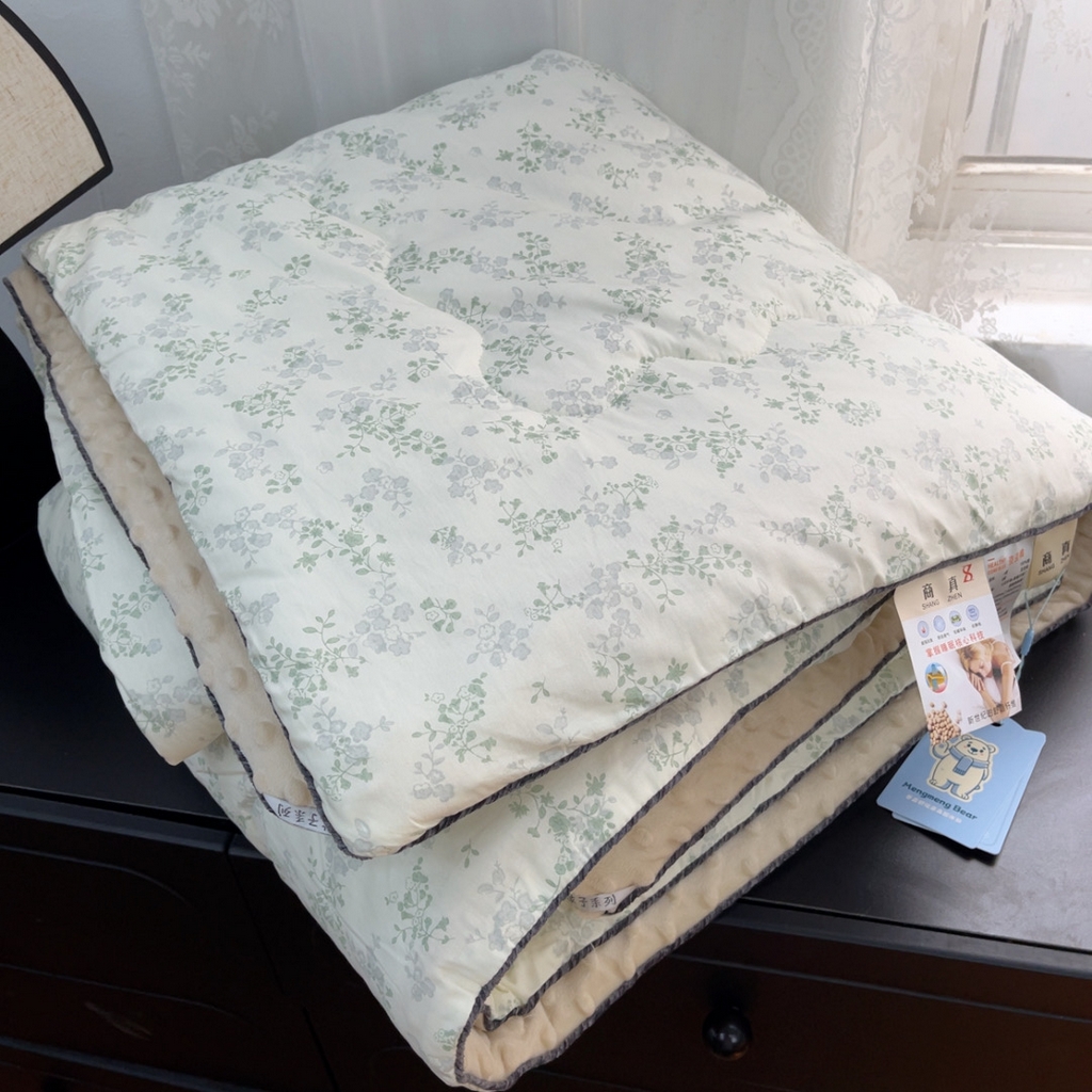 91家纺网 家纺一手货源 找家纺 暖居 2025新款麻绳款嵌条纯棉春秋豆豆被被子被芯四季通用 春风里