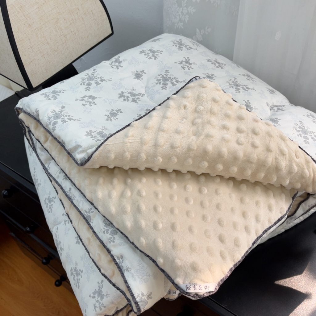 91家纺网 家纺一手货源 找家纺 暖居 2025新款麻绳款嵌条纯棉春秋豆豆被被子被芯四季通用 疏影