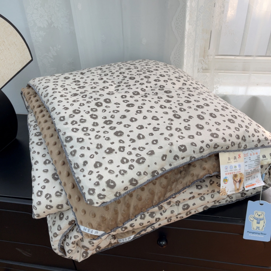 91家纺网 家纺一手货源 找家纺 暖居 2025新款麻绳款嵌条纯棉春秋豆豆被被子被芯四季通用 豹纹咖