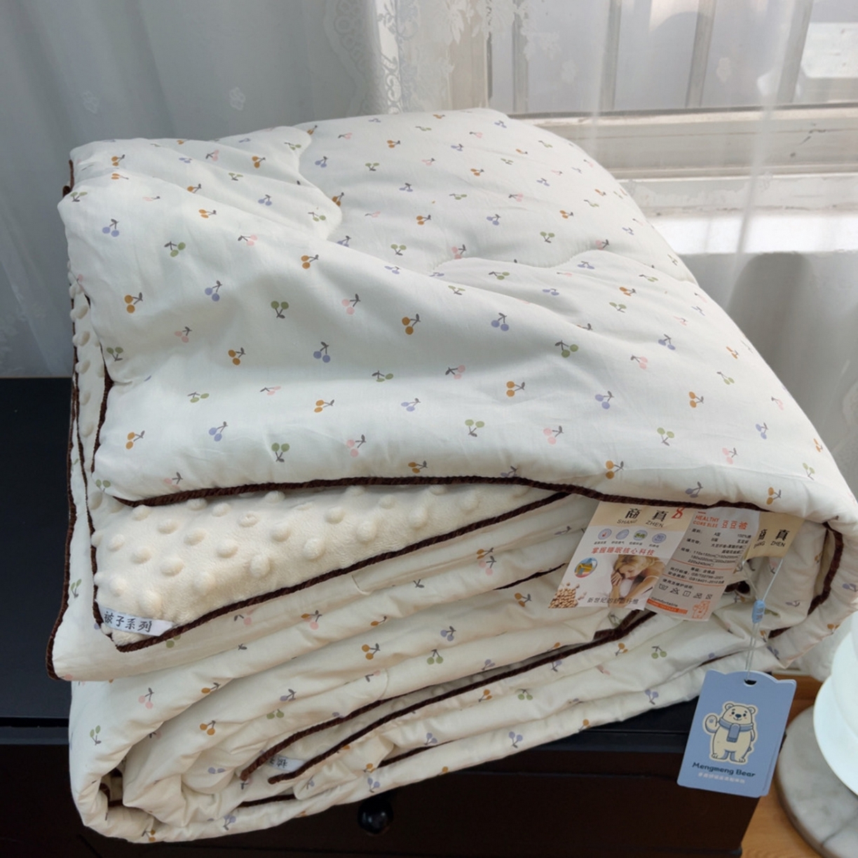 91家纺网 家纺一手货源 找家纺 暖居 2025新款麻绳款嵌条纯棉春秋豆豆被被子被芯四季通用 彩色樱桃